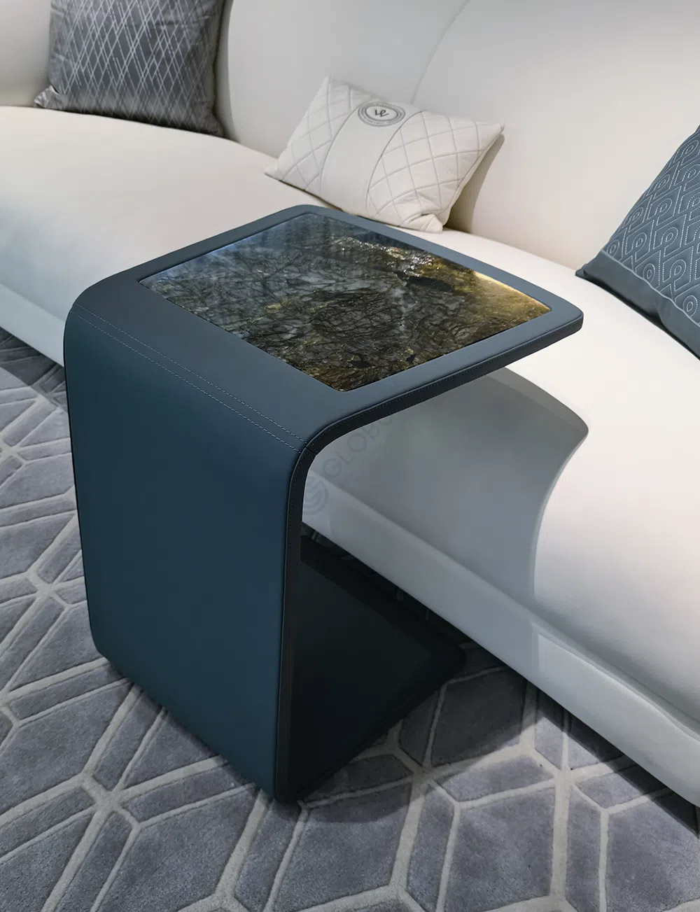 Угловой столик Fiqrini