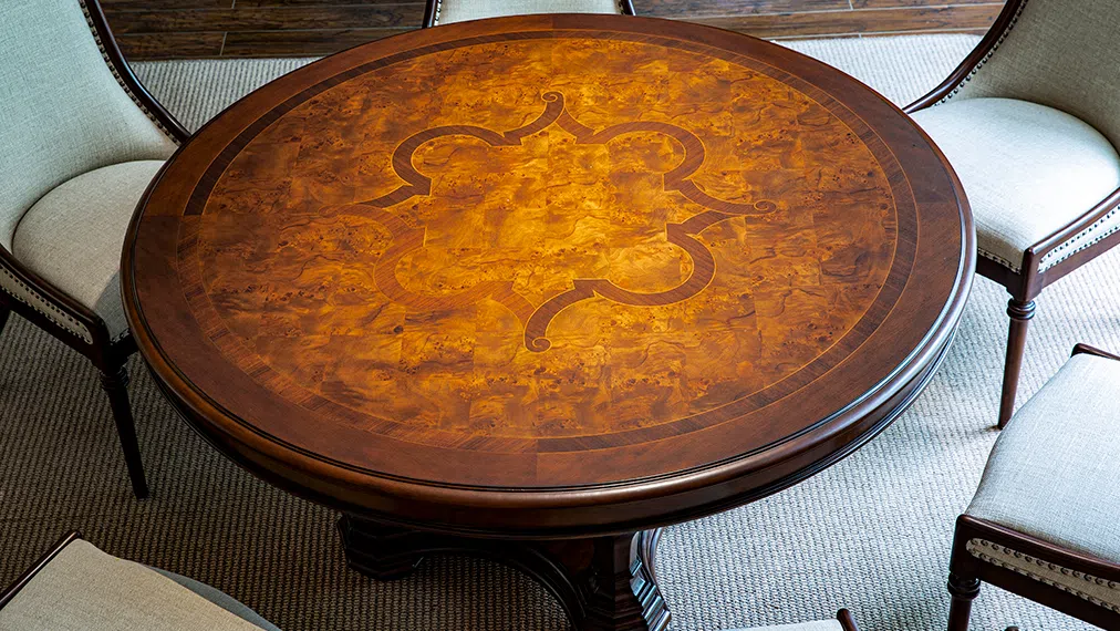 Обеденный стол Embello