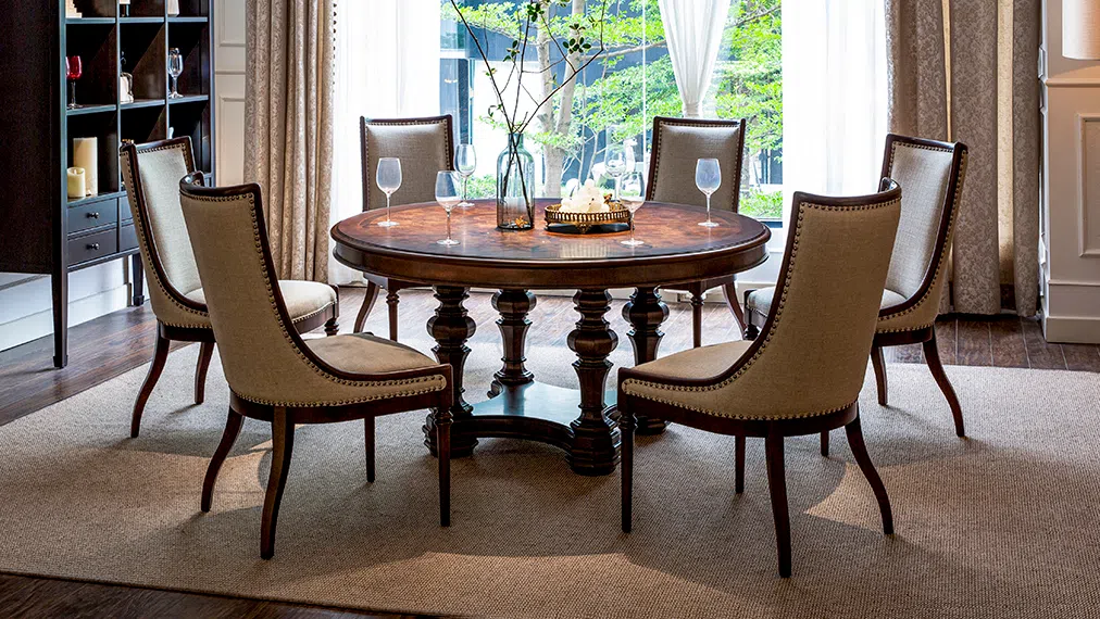 Обеденный стол Embello