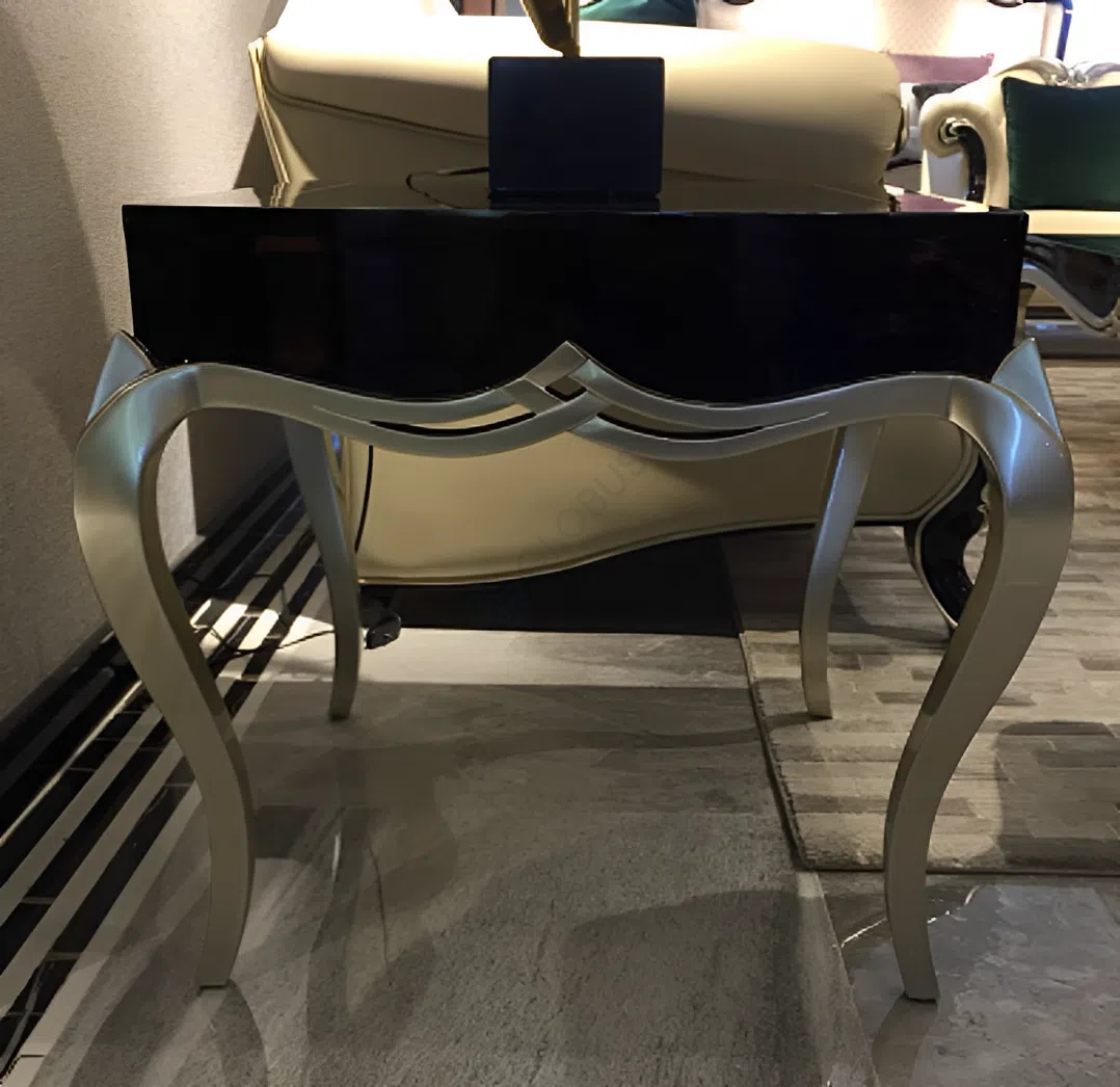 Угловой столик Taviano