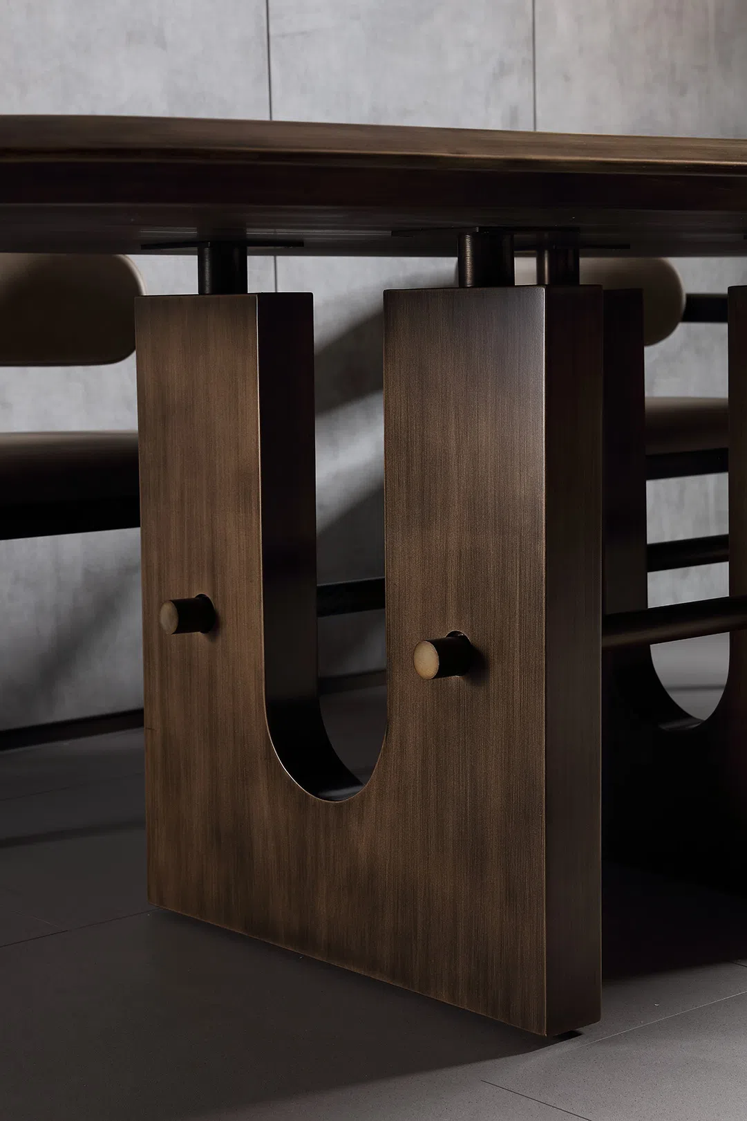 Обеденный стол Ewilo