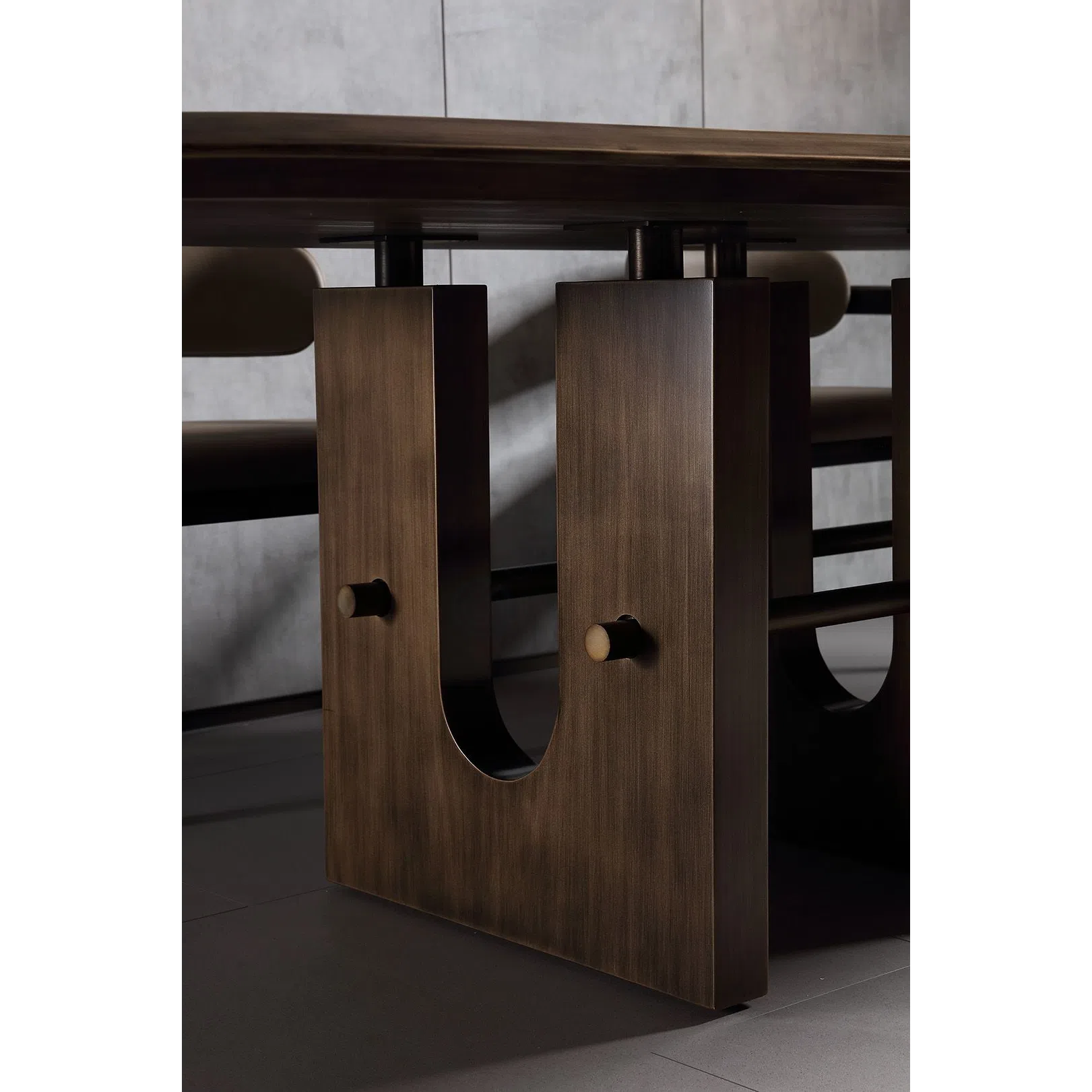 Обеденный стол Ewilo