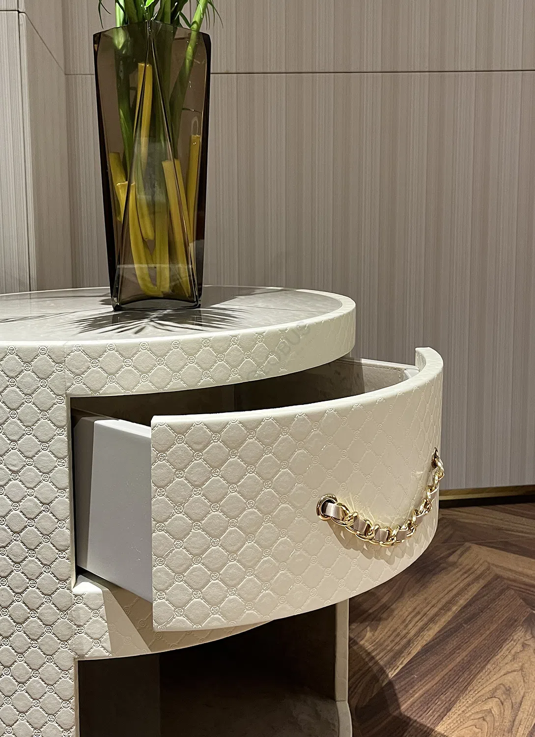 Угловой столик Cardo