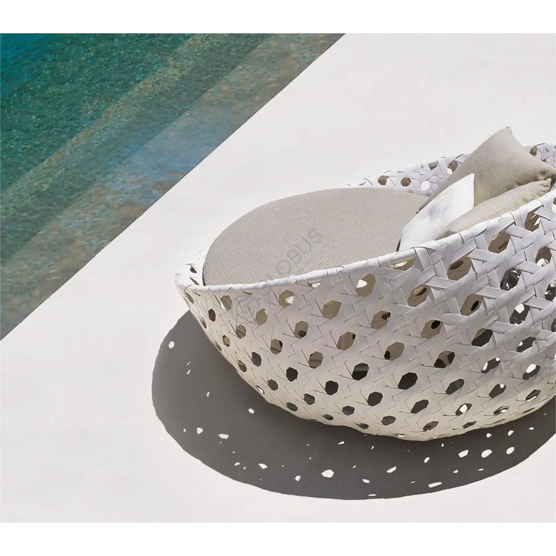 Уличный диван B&B ITALIA Canasta