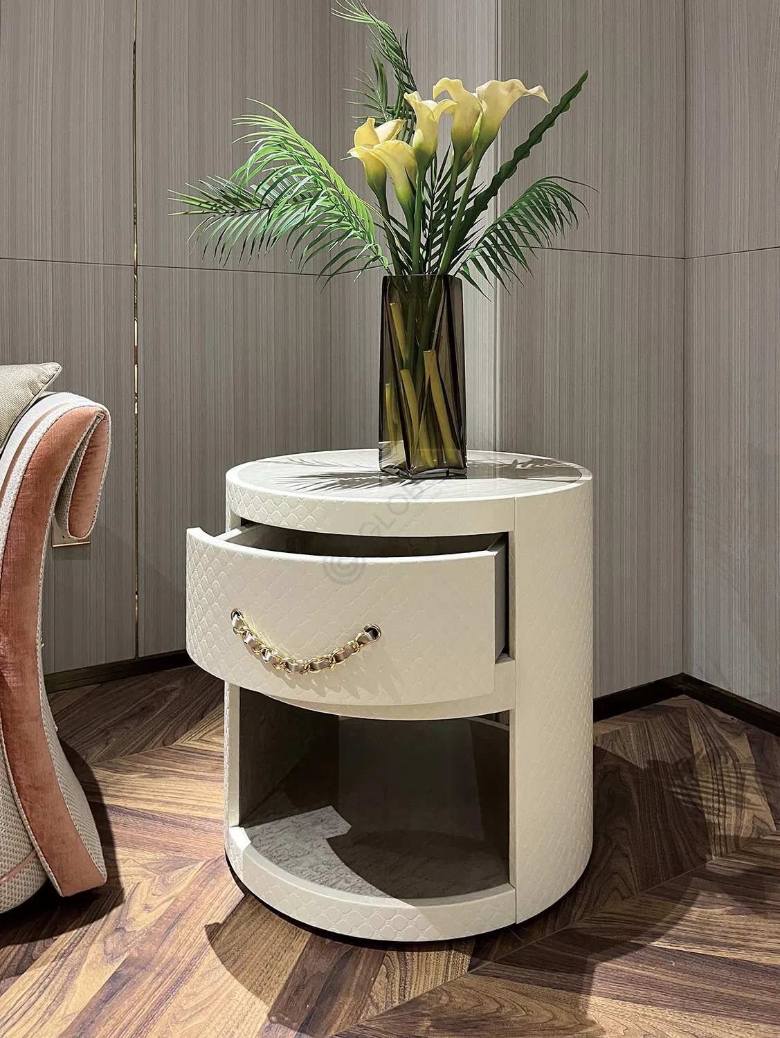 Угловой столик Cardo