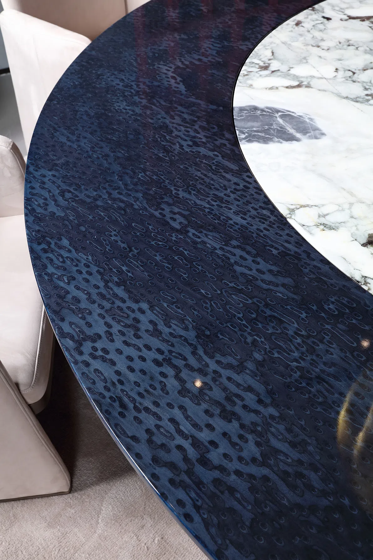 Обеденный стол Kraig