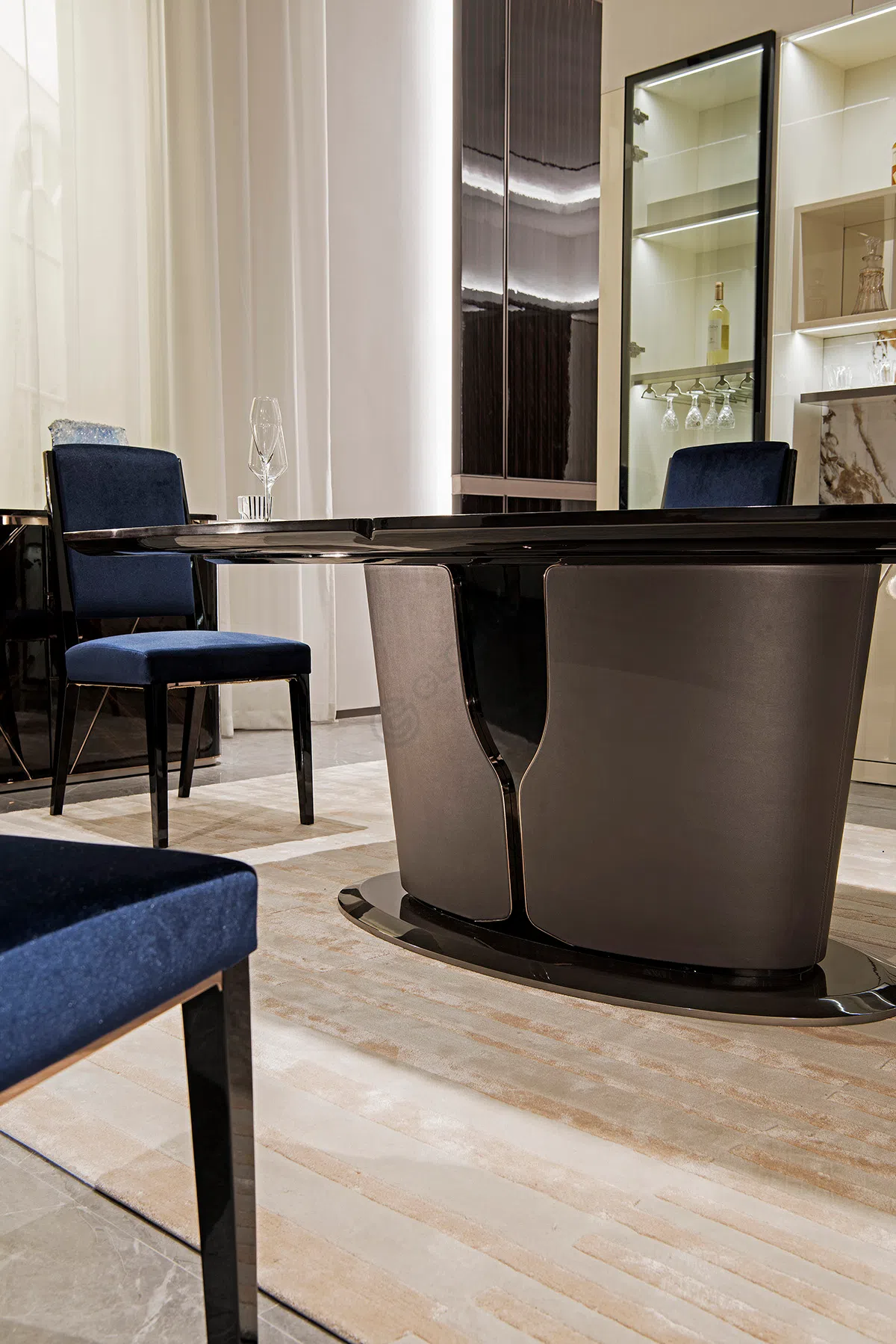 Обеденный стол Kallee