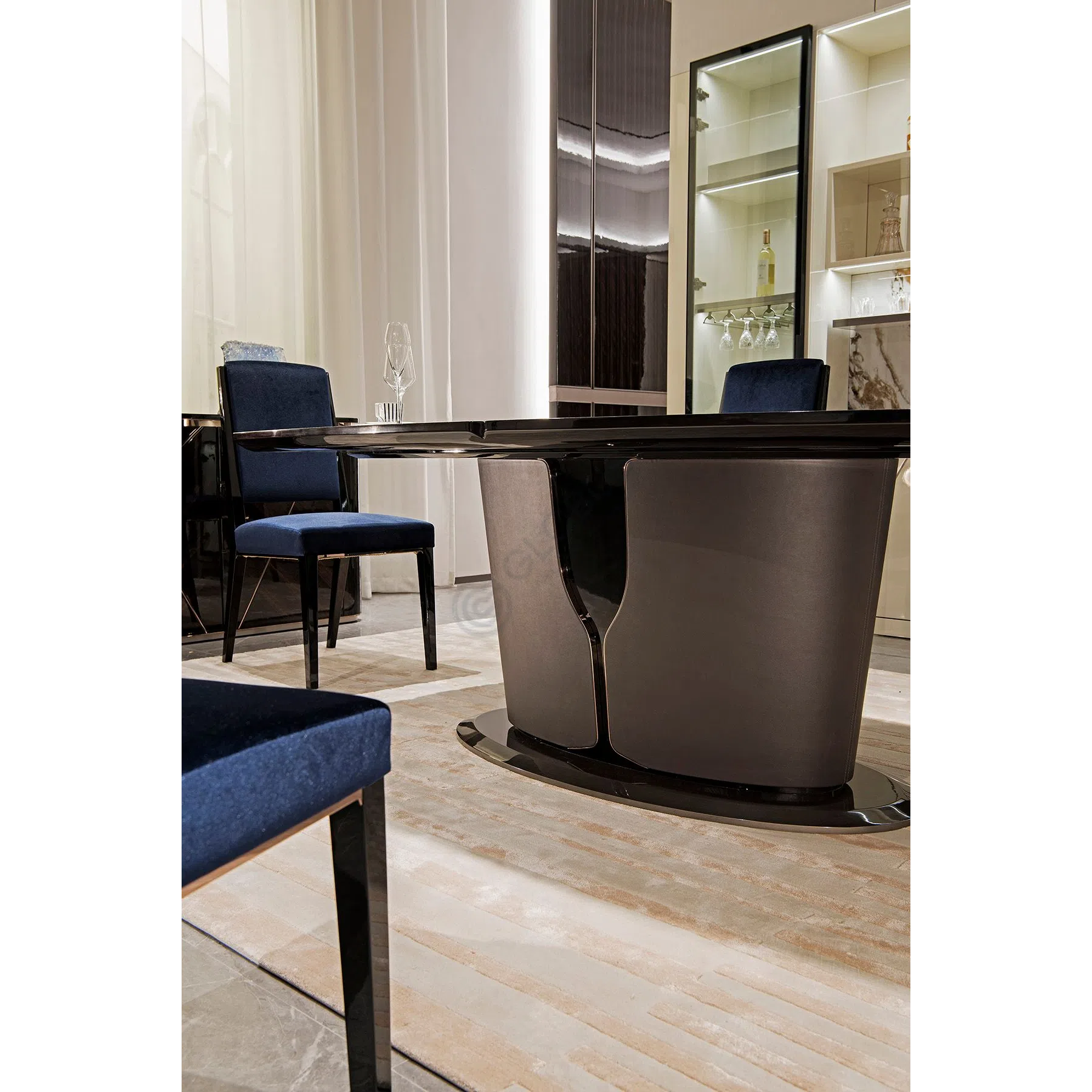 Обеденный стол Kallee