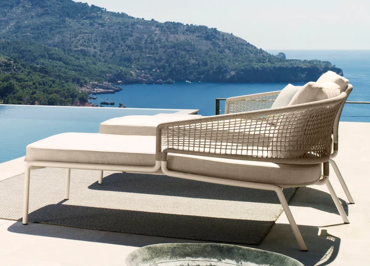 Шезлонг TRIBU Contour