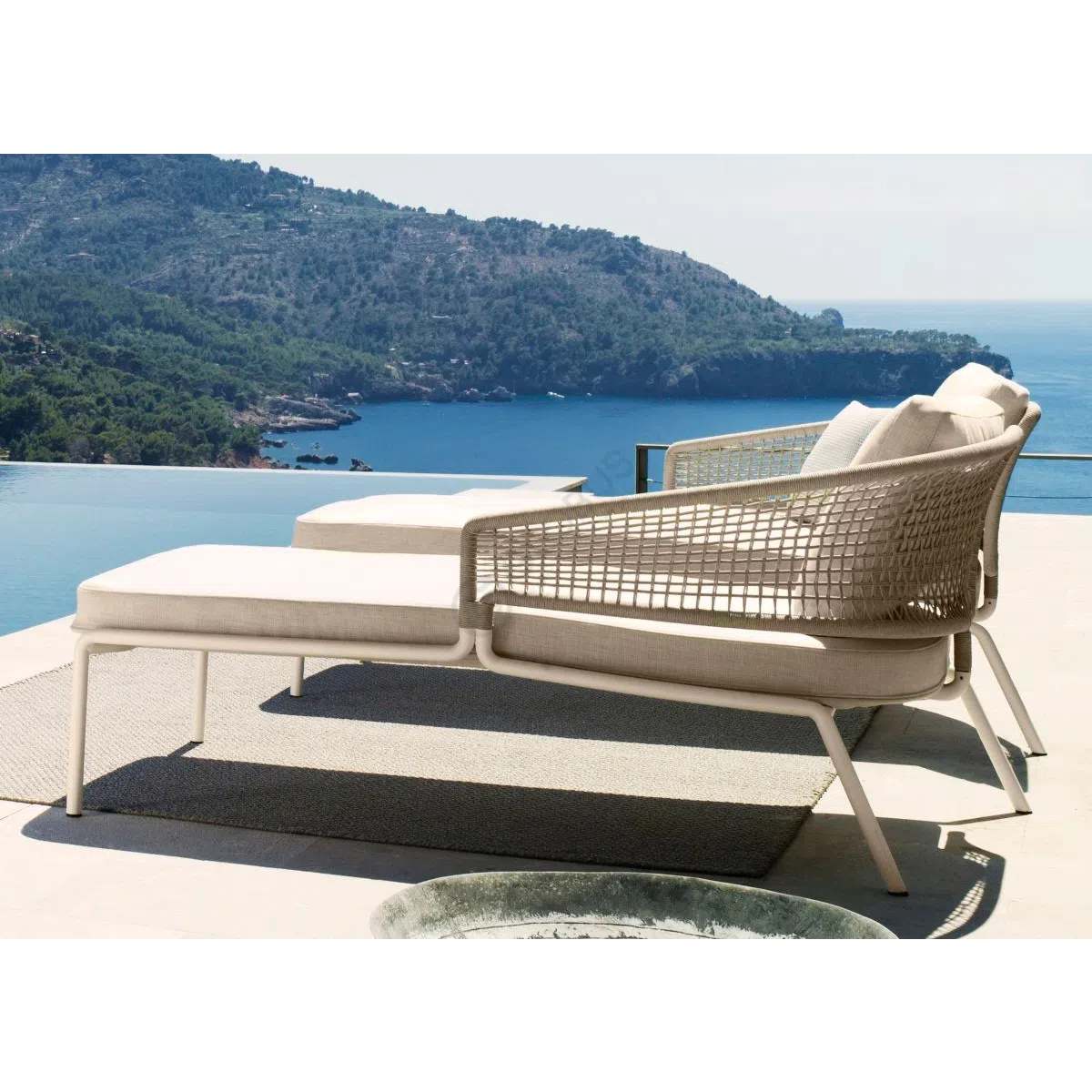 Шезлонг TRIBU Contour