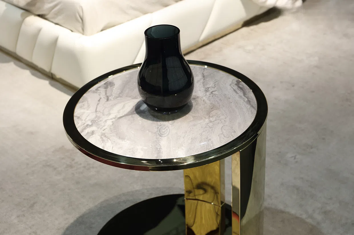 Угловой столик Karyssia