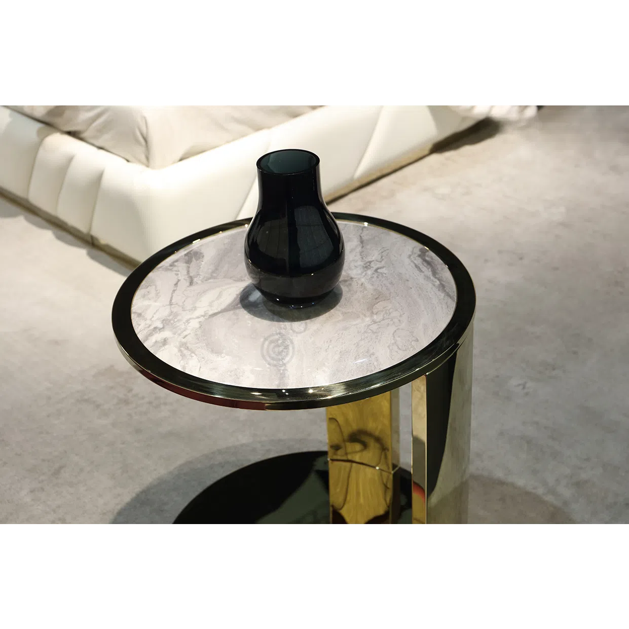 Угловой столик Karyssia