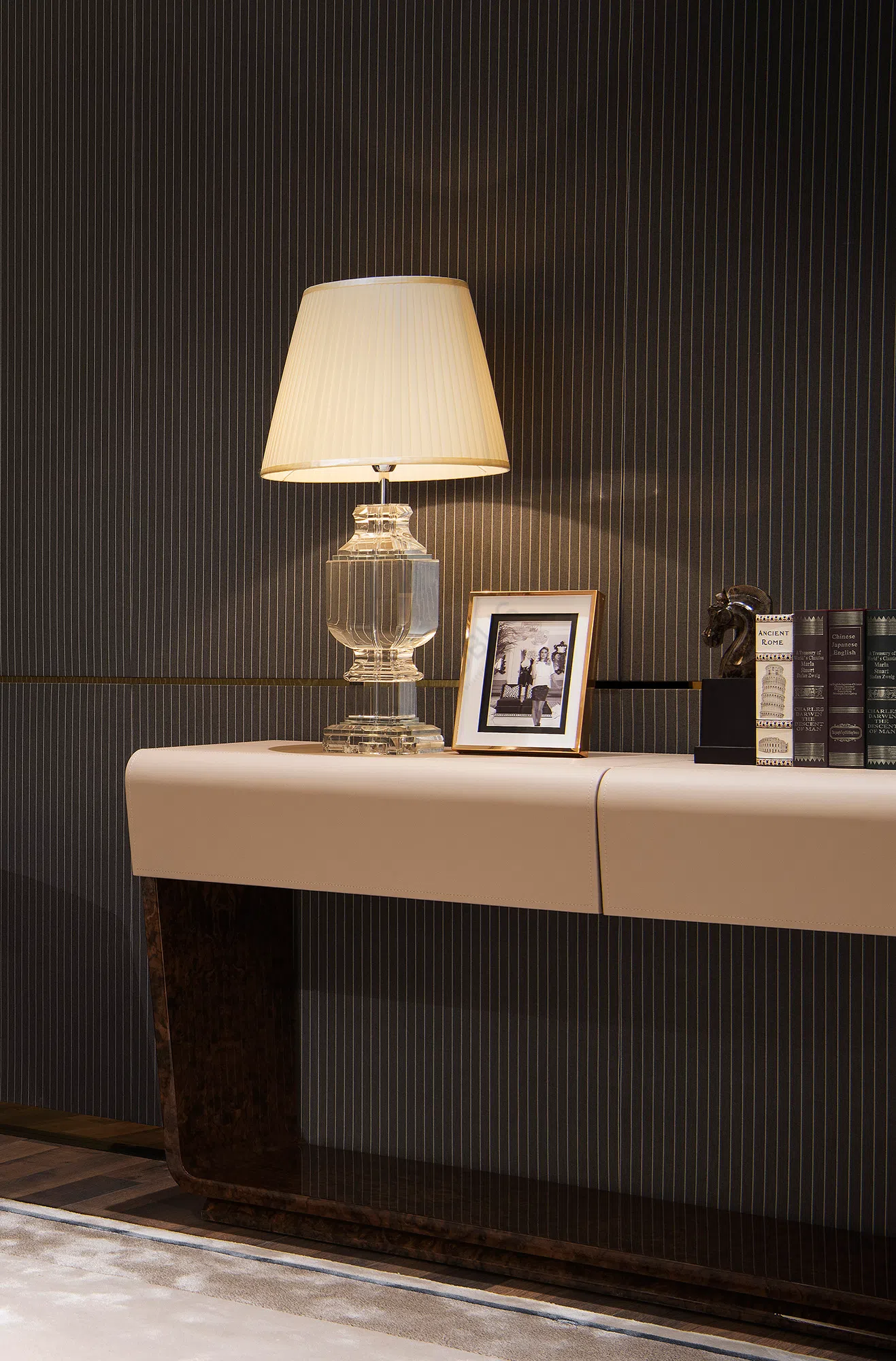 Консоль BENTLEY Evan