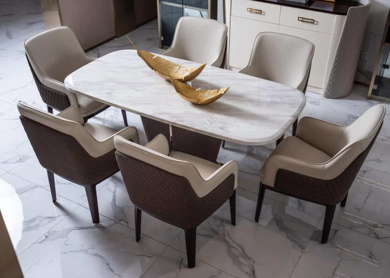 Обеденный стол Aurea