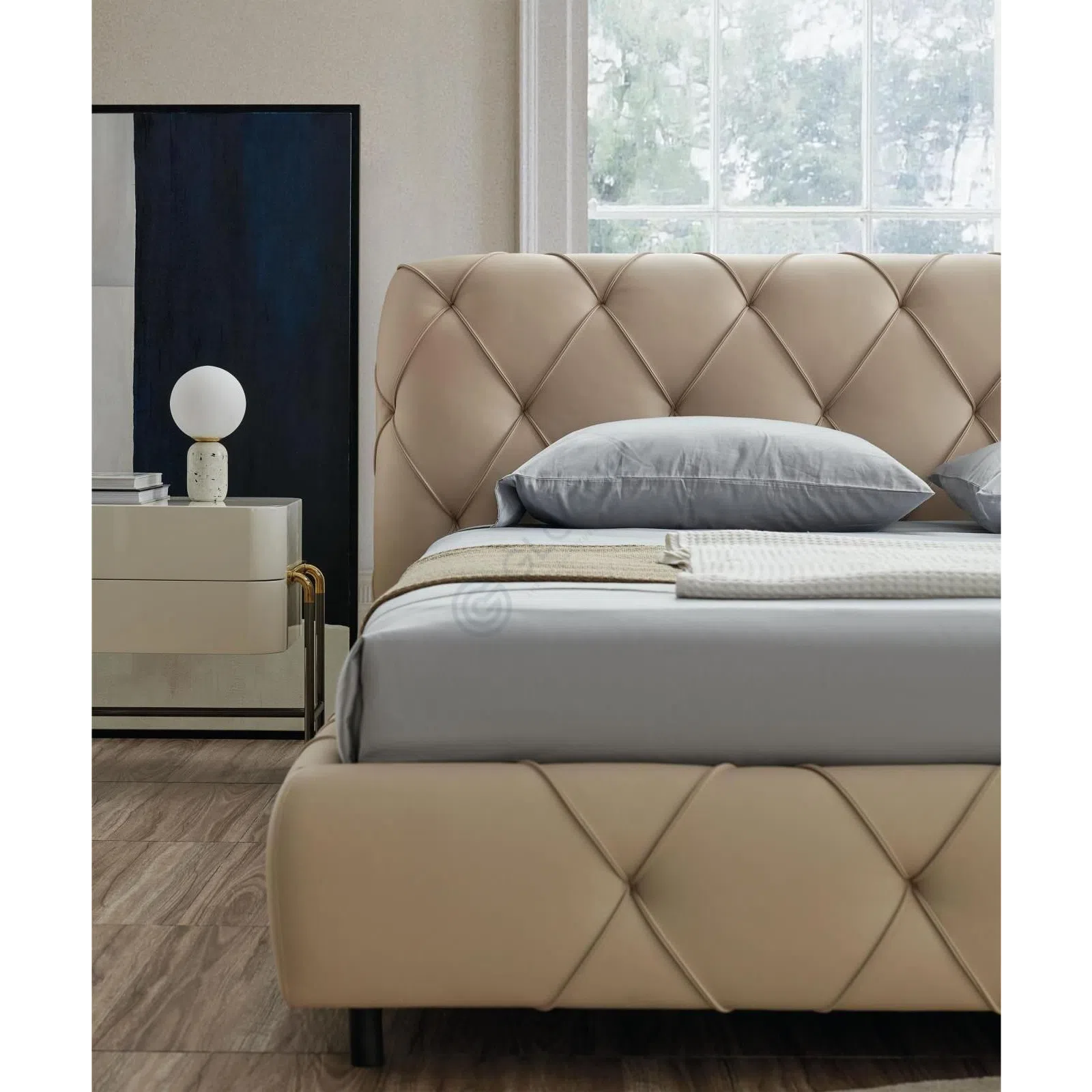 Кровать POLTRONA FRAU Flair