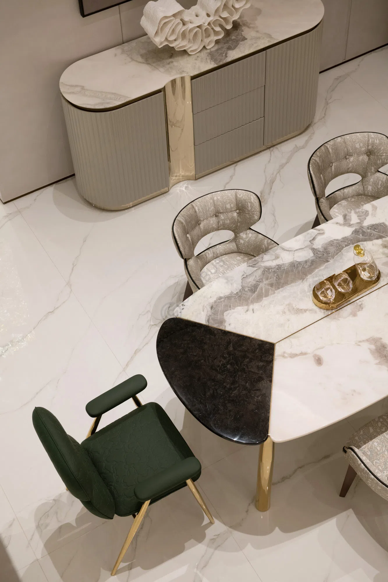 Обеденный стол Zelinae