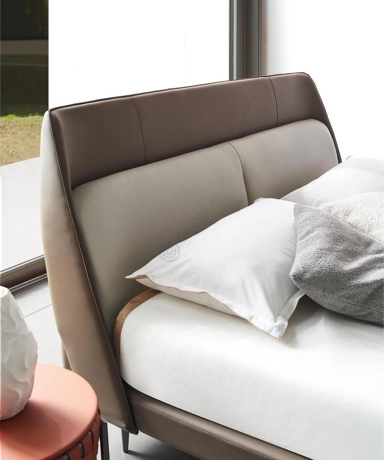 Кровать POLTRONA FRAU Coupe