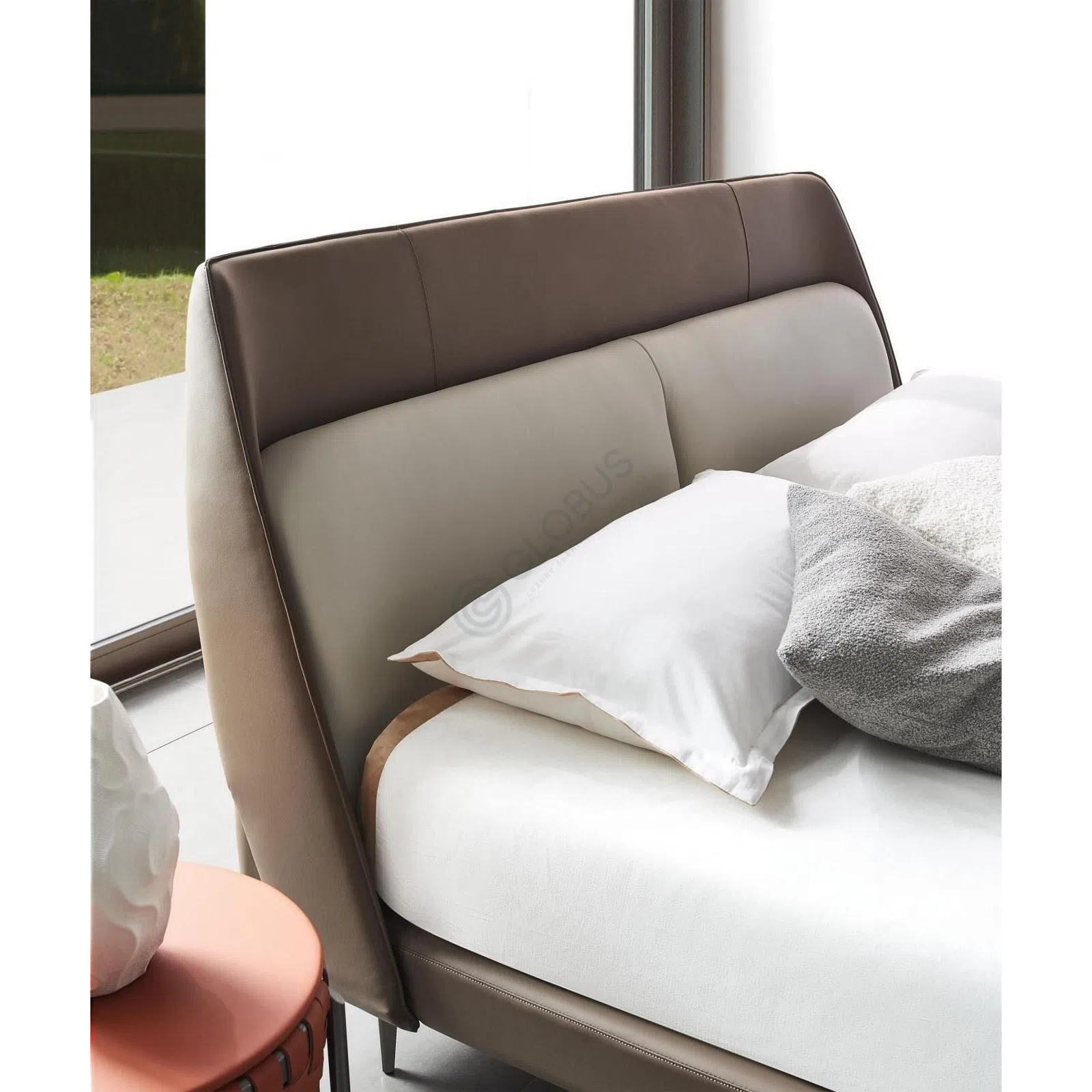 Кровать POLTRONA FRAU Coupe