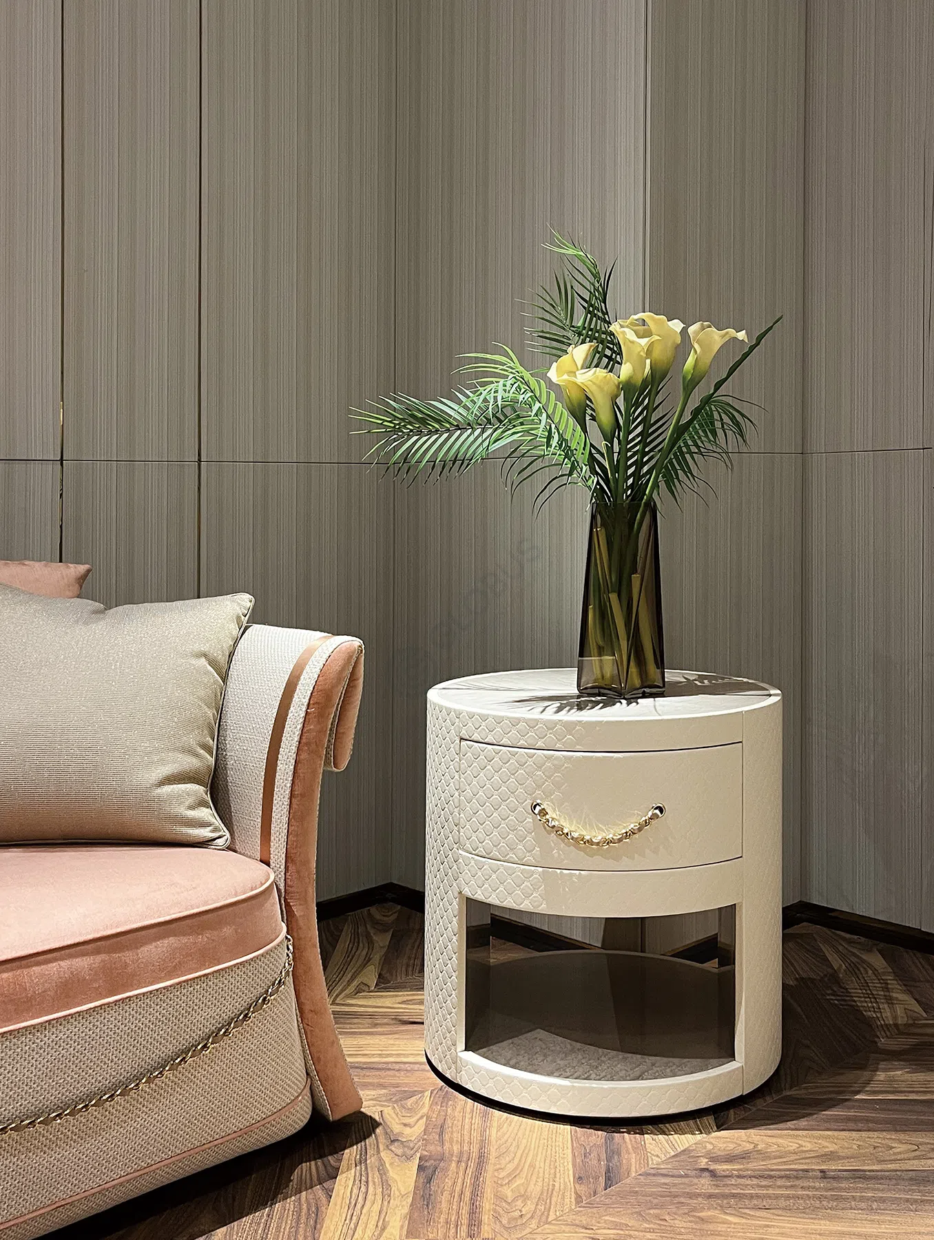 Угловой столик Cardo