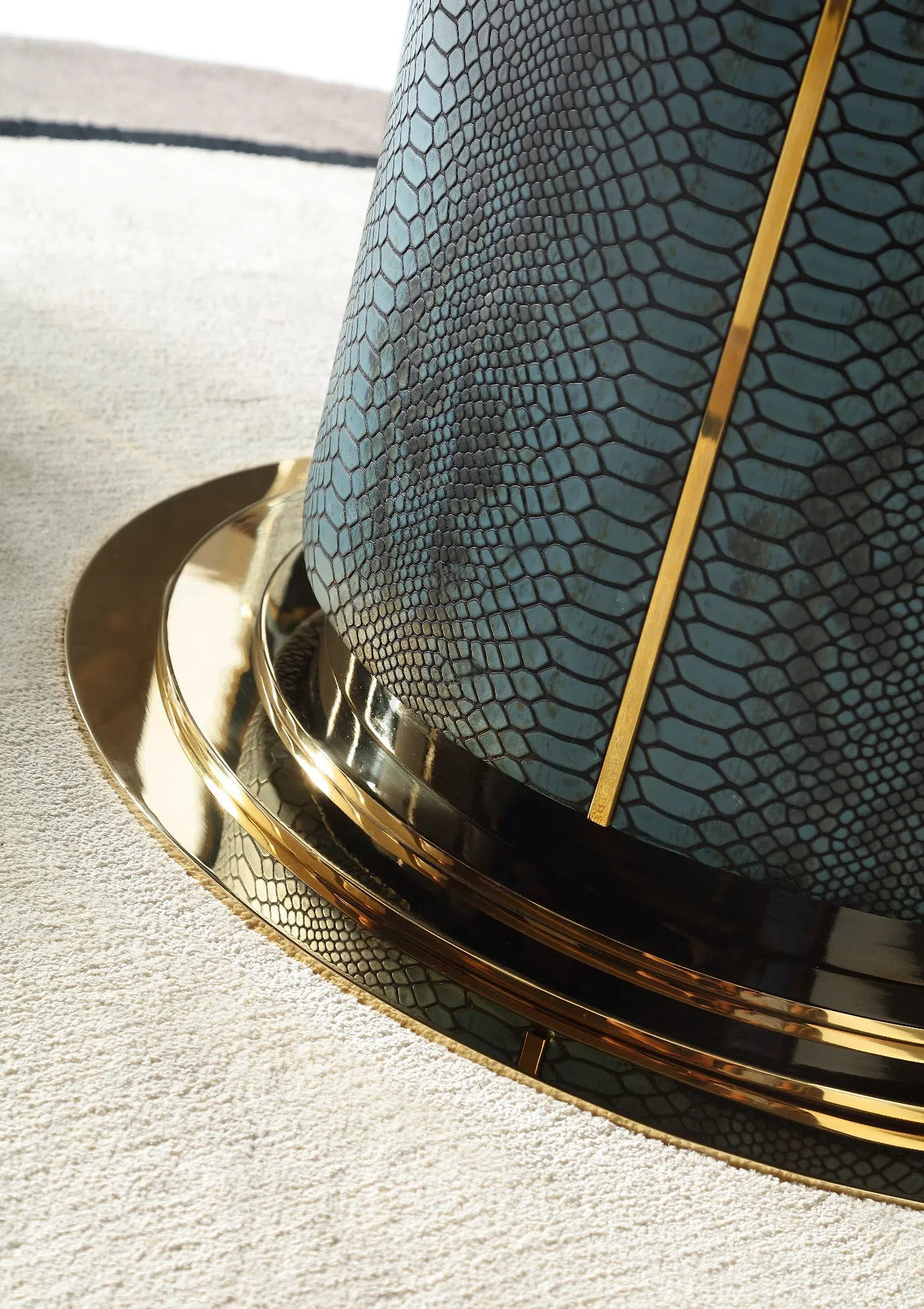 Обеденный стол Katrania