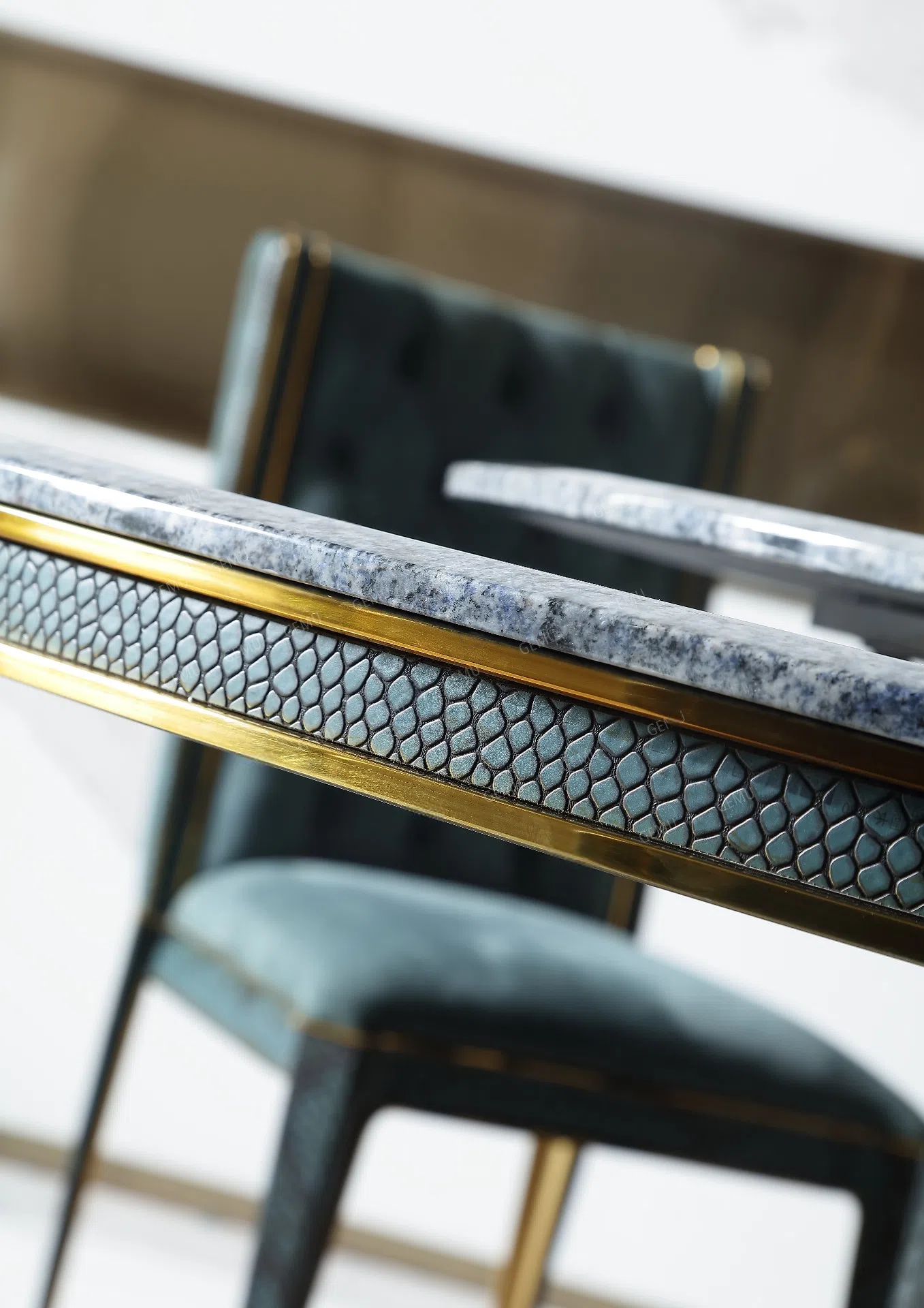 Обеденный стол Katrania