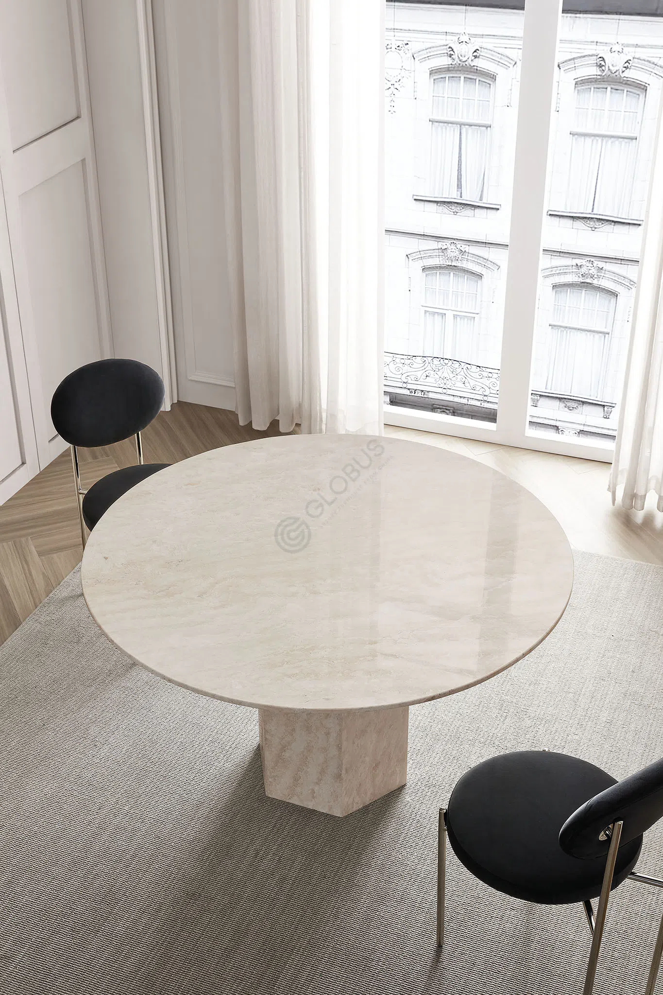 Обеденный стол GUBI Epic