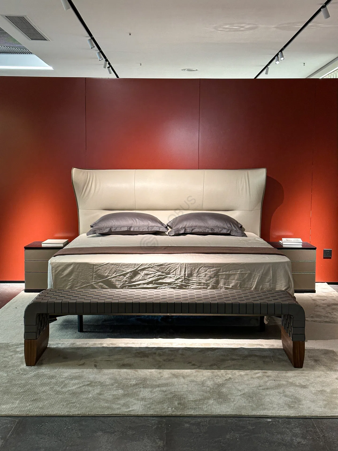 Кровать POLTRONA FRAU Mamy Blue