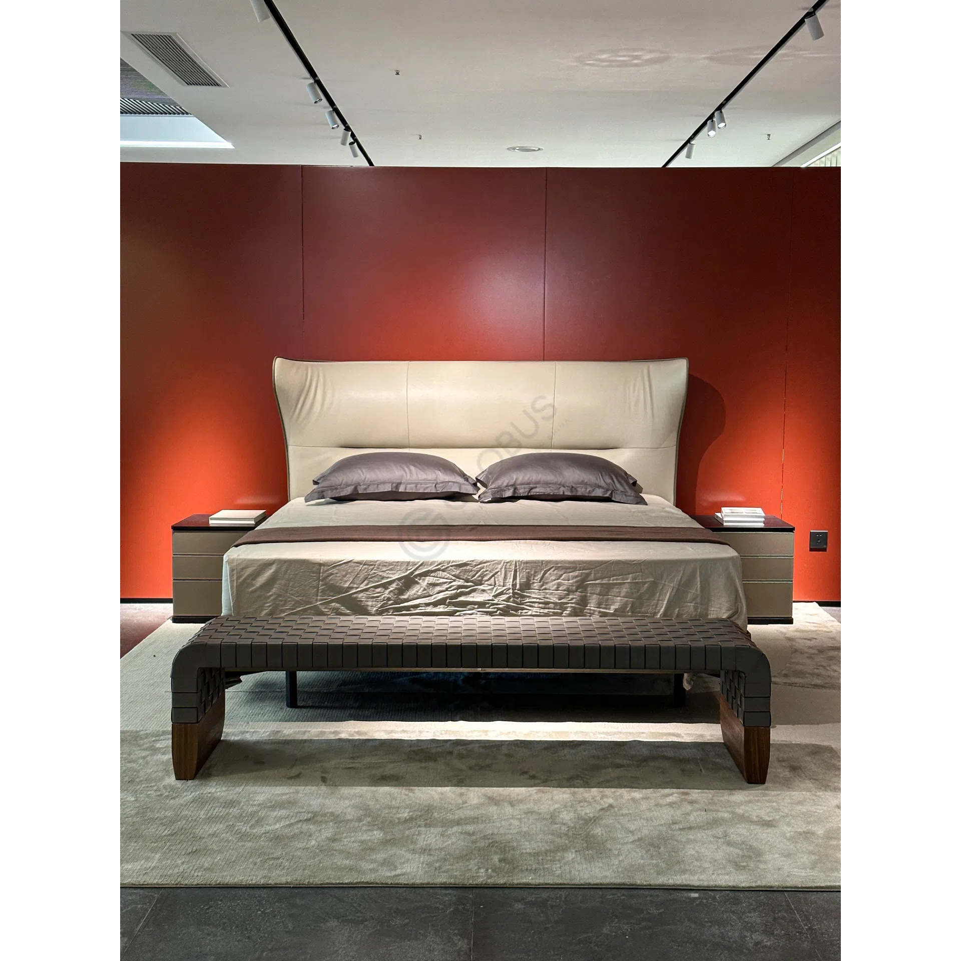 Кровать POLTRONA FRAU Mamy Blue