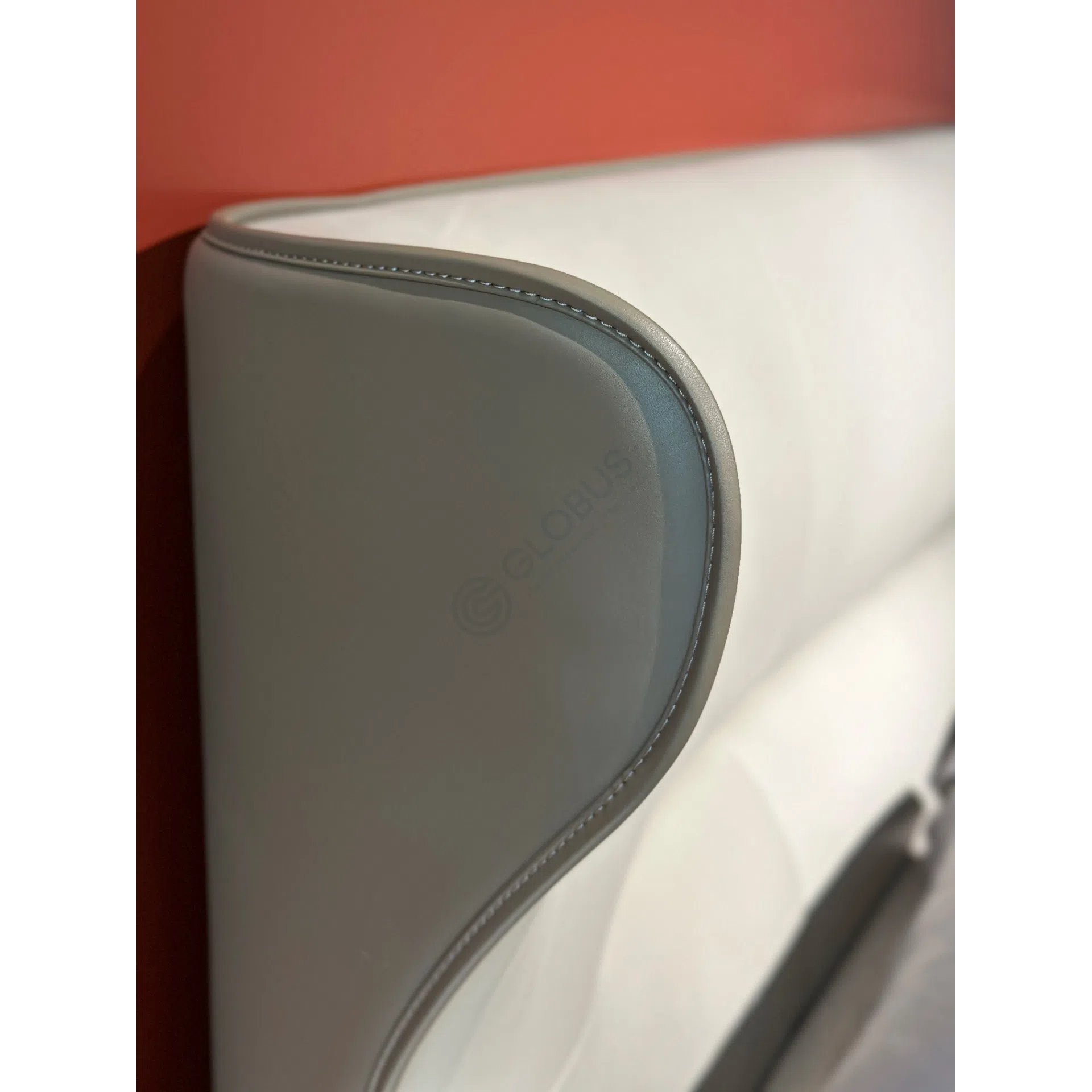 Кровать POLTRONA FRAU Mamy Blue