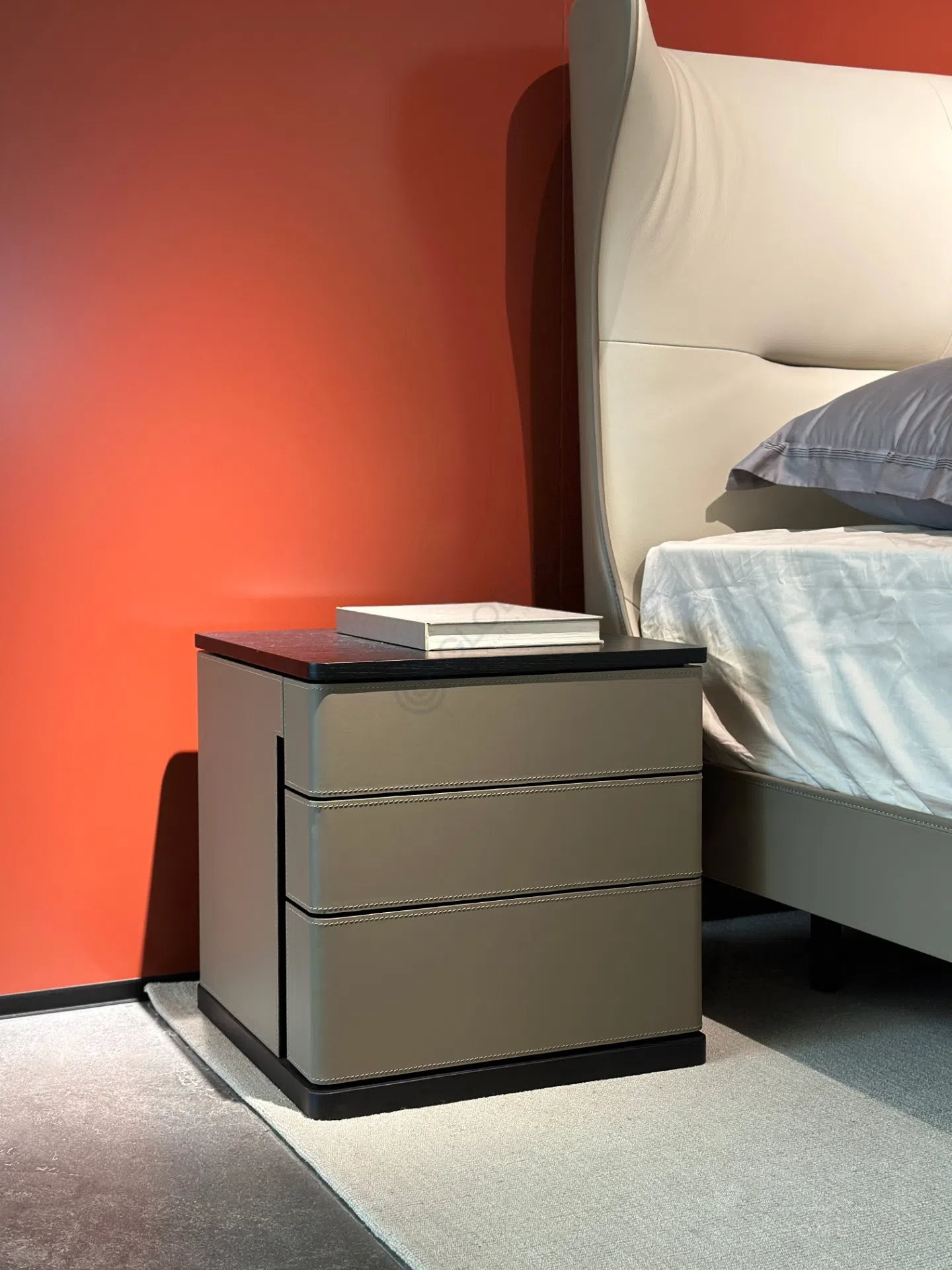 Прикроватная тумба POLTRONA FRAU Fidelio Notte