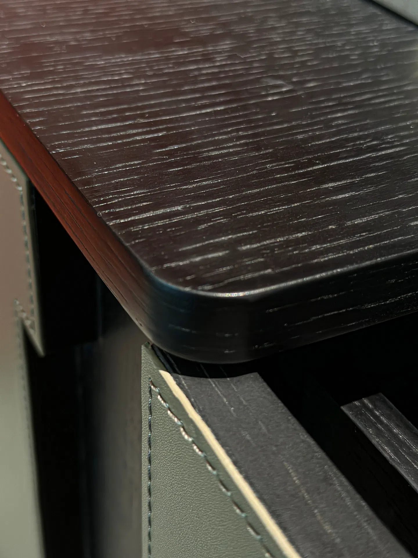 Прикроватная тумба POLTRONA FRAU Fidelio Notte