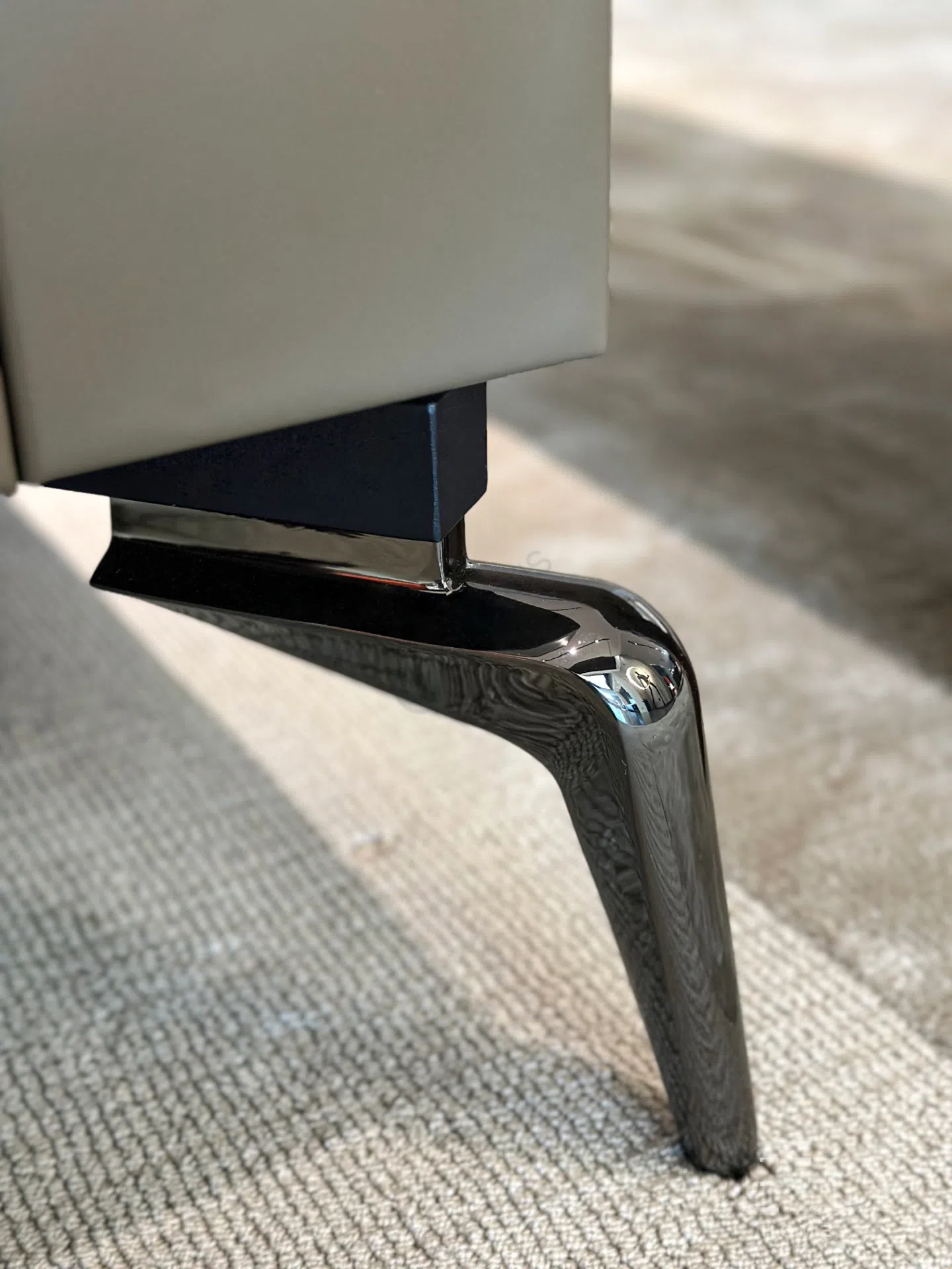 Кровать POLTRONA FRAU Mamy Blue