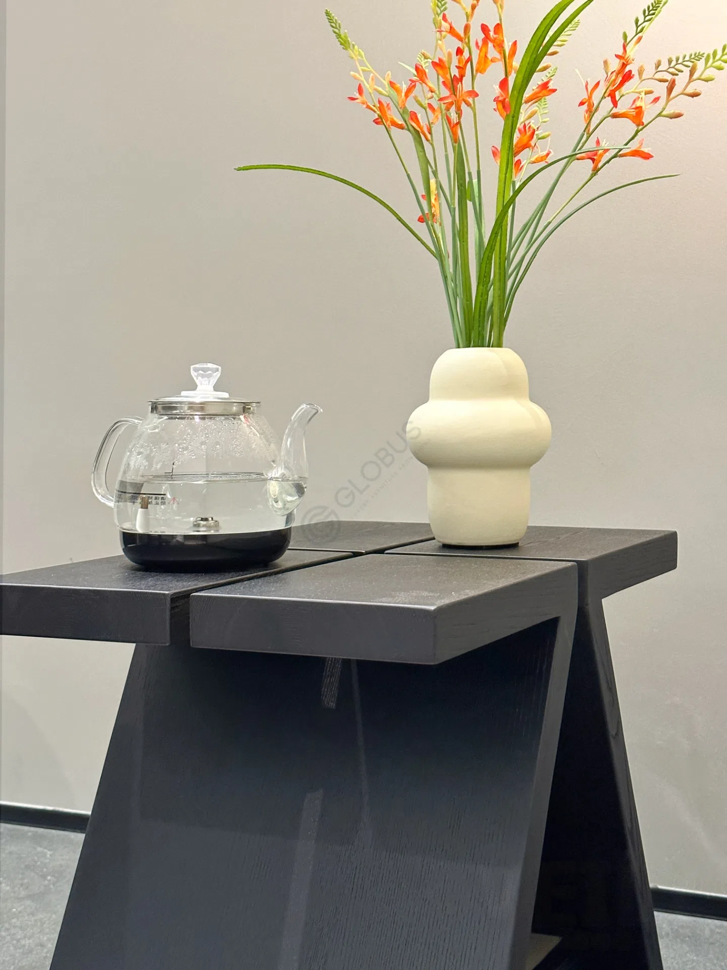 Угловой столик FOGIA Supersolid Object 1