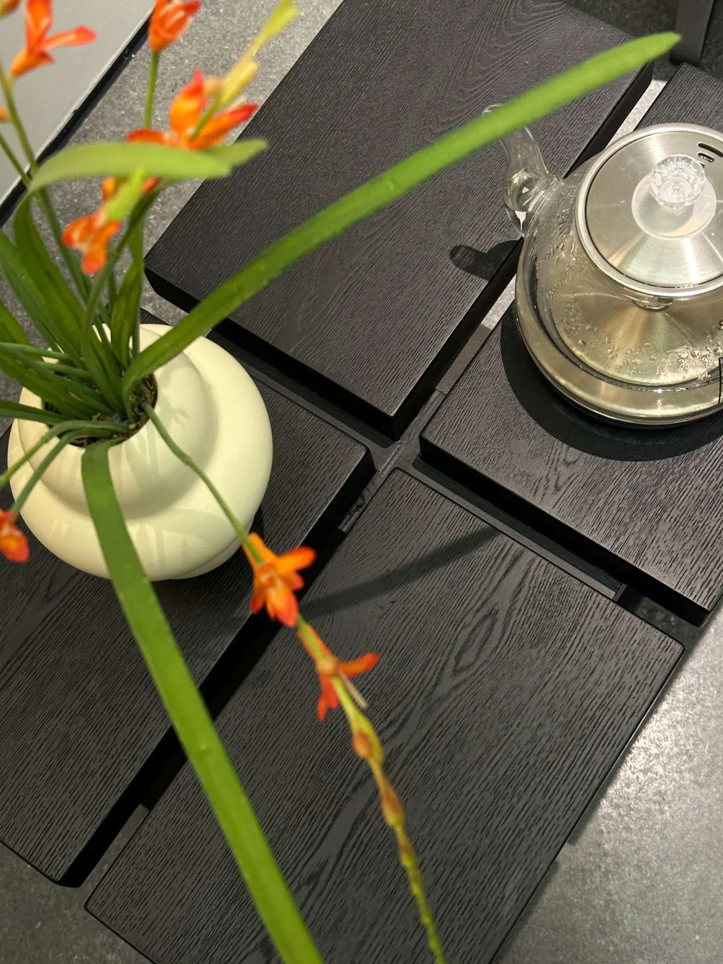 Угловой столик FOGIA Supersolid Object 1