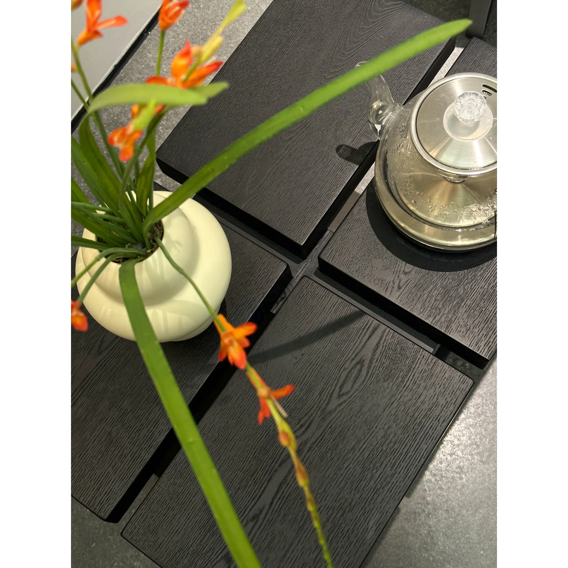 Угловой столик FOGIA Supersolid Object 1