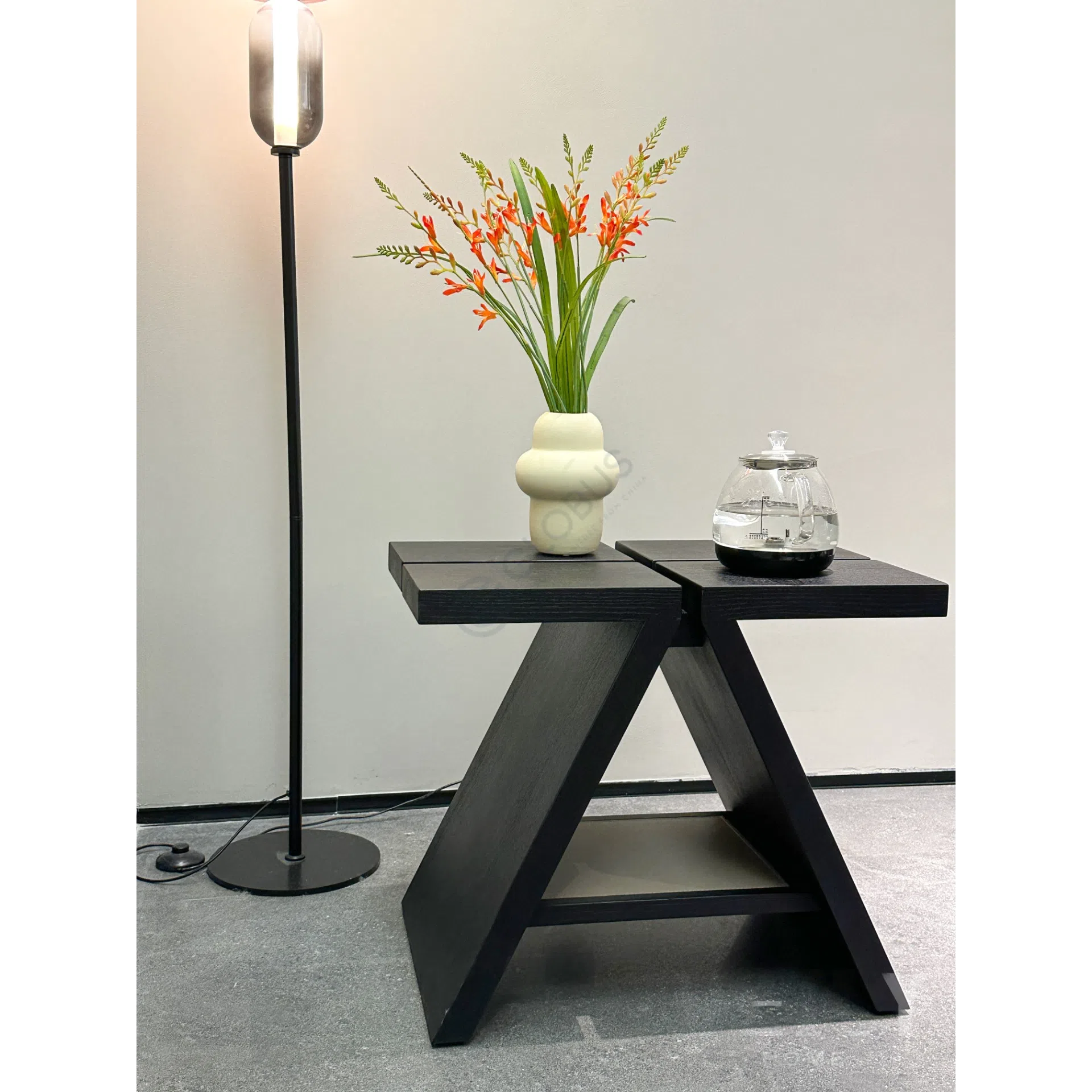 Угловой столик FOGIA Supersolid Object 1