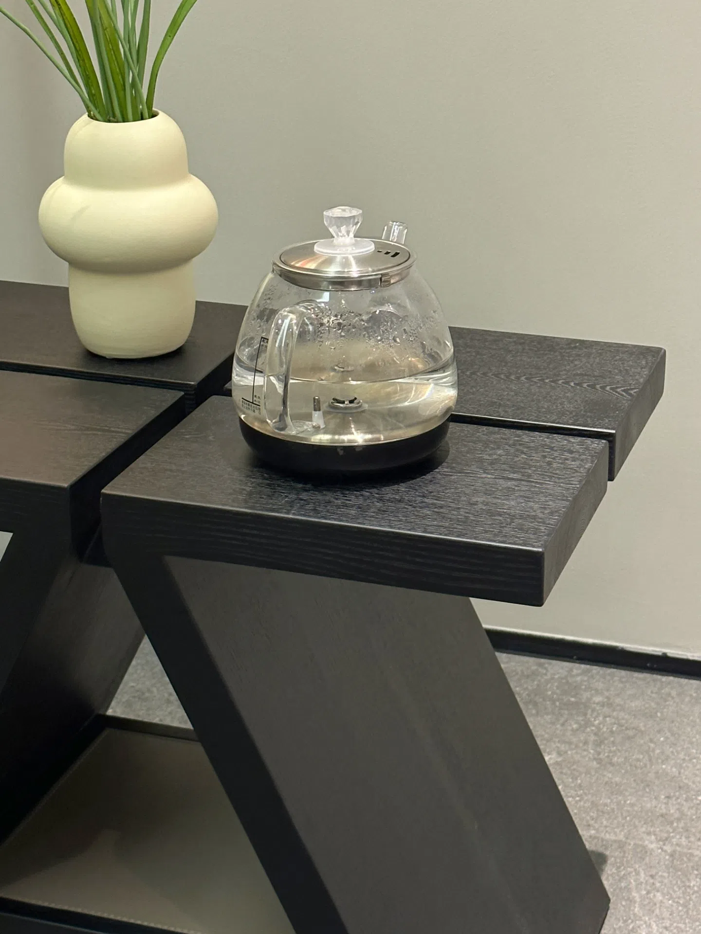 Угловой столик FOGIA Supersolid Object 1