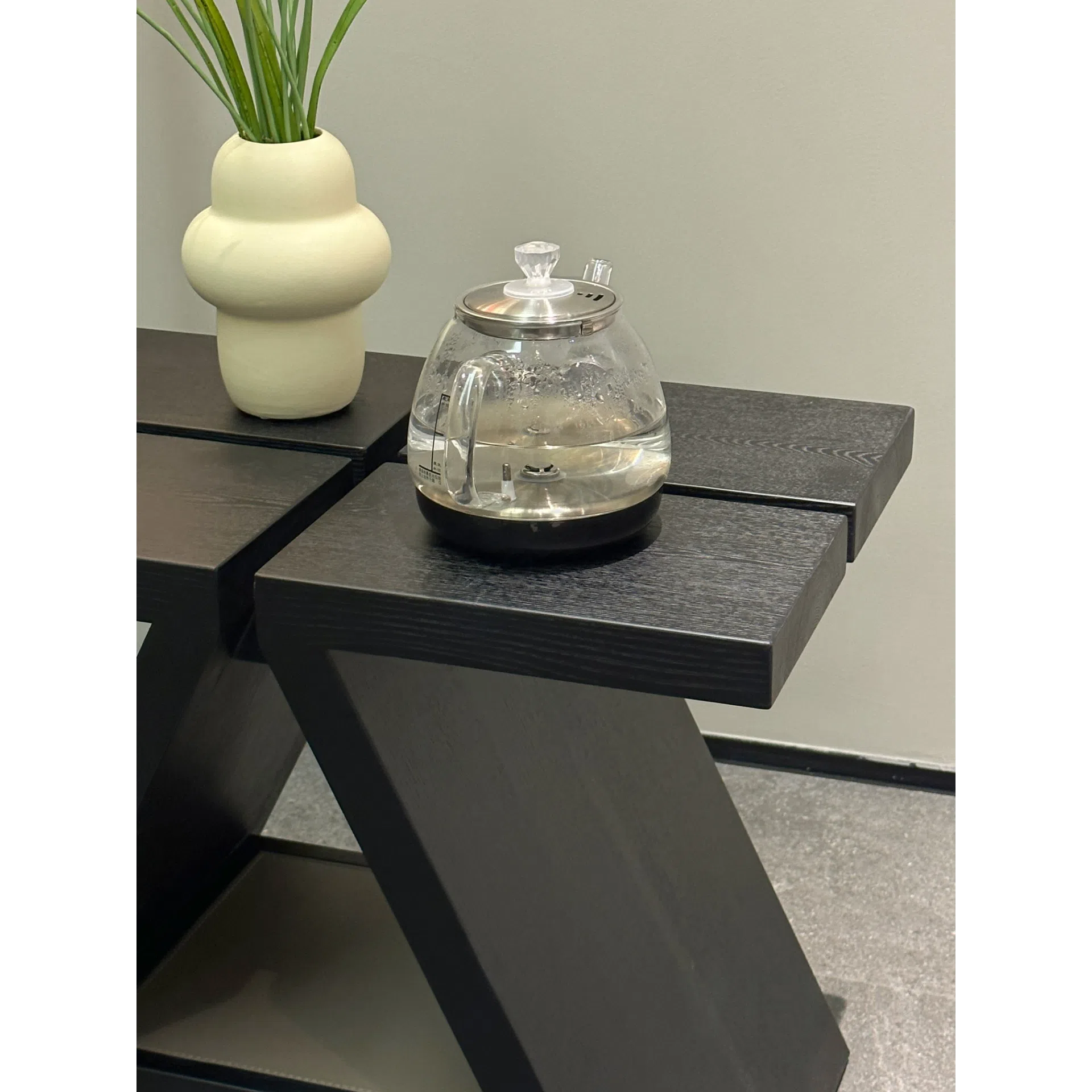 Угловой столик FOGIA Supersolid Object 1