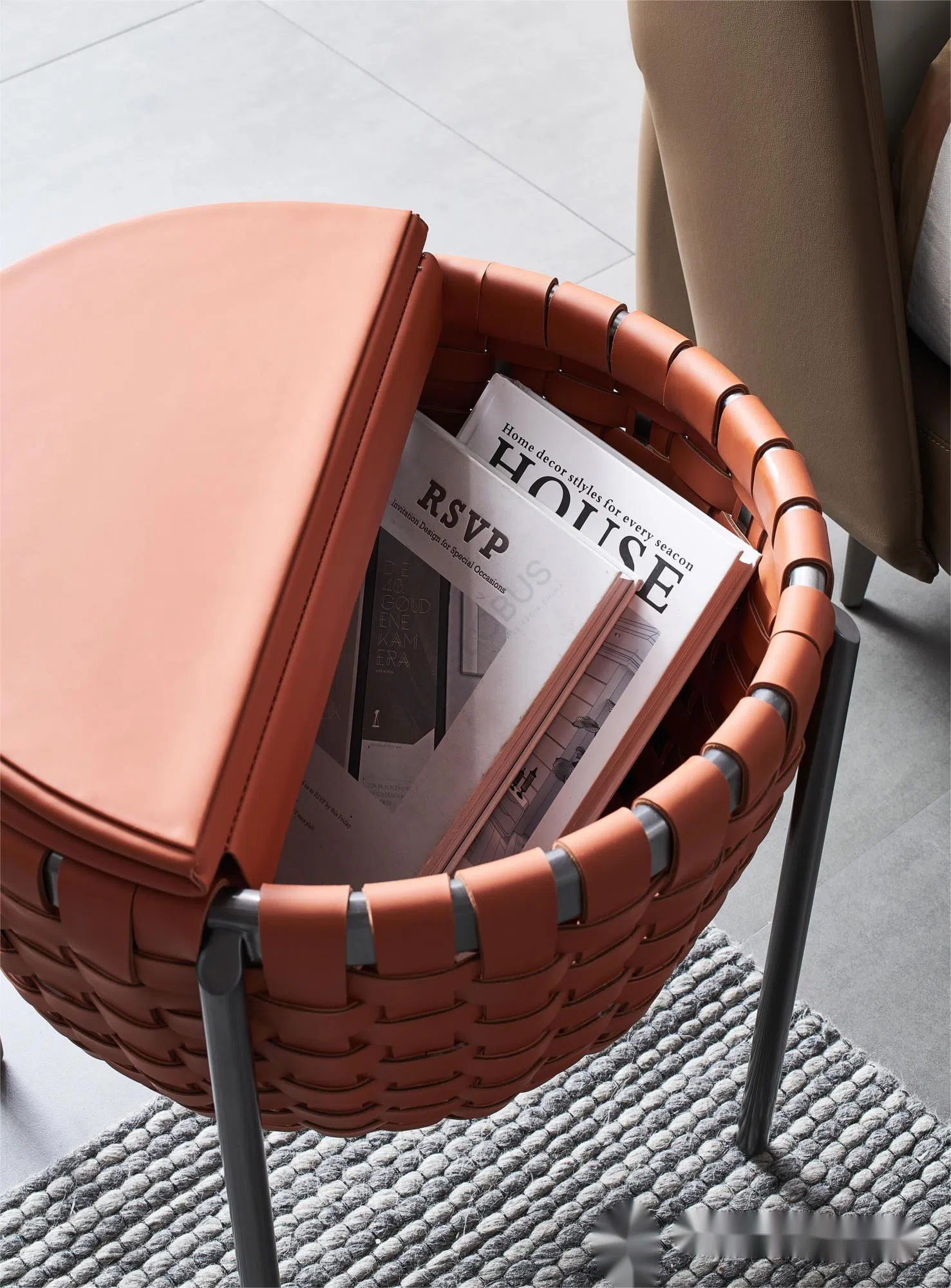 Угловой столик POLTRONA FRAU Cestlavie