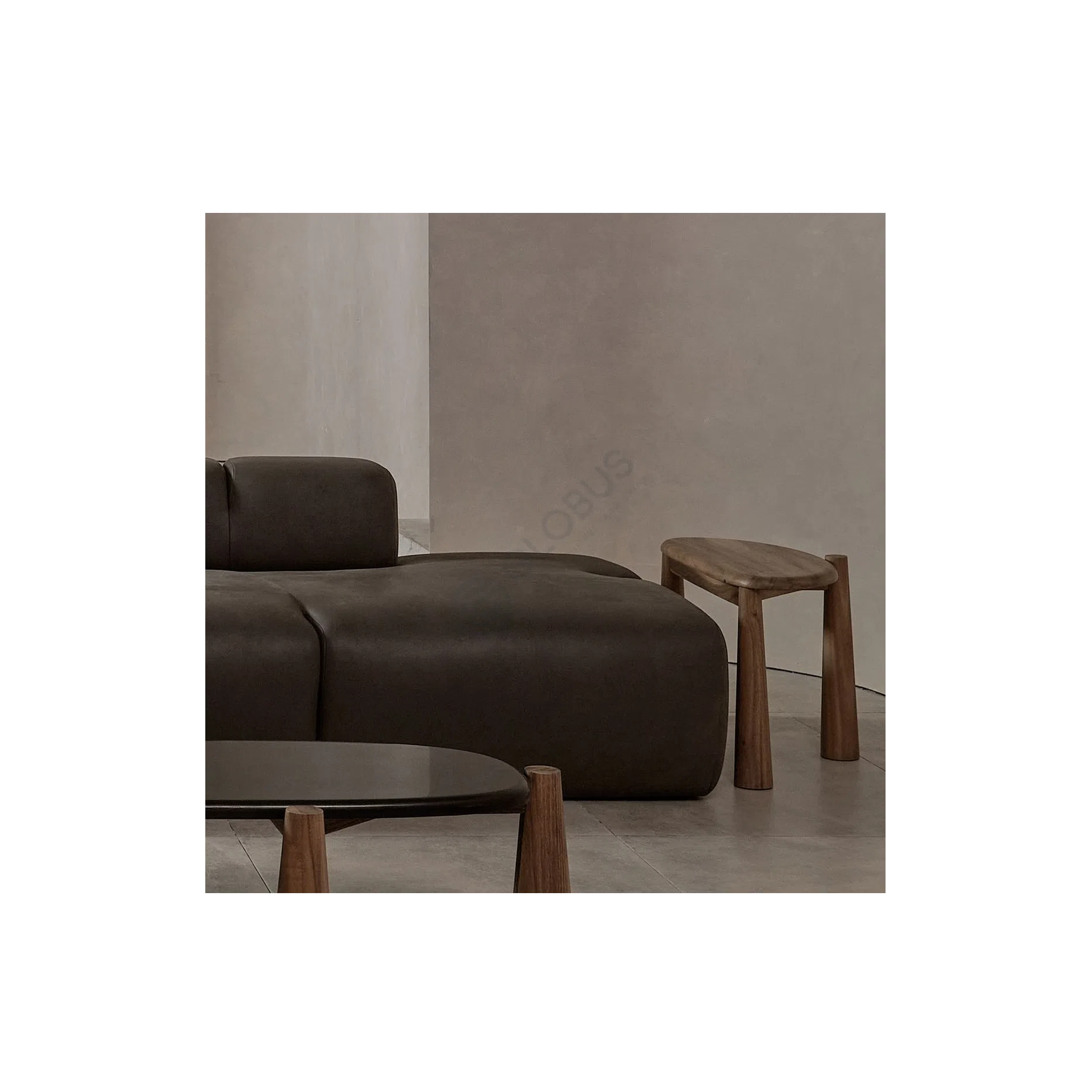 Угловой столик Zenovia