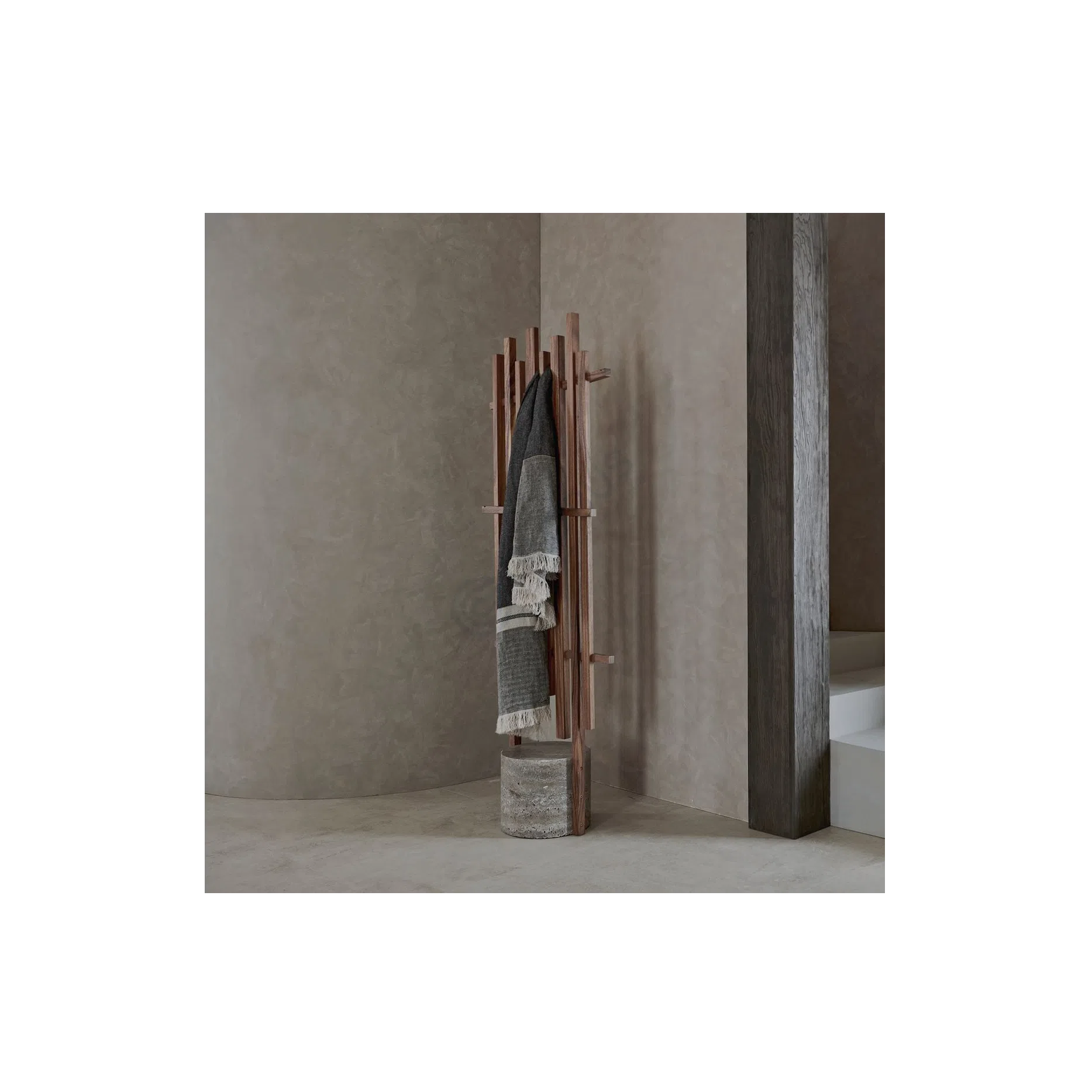 Вешалка Arialdo