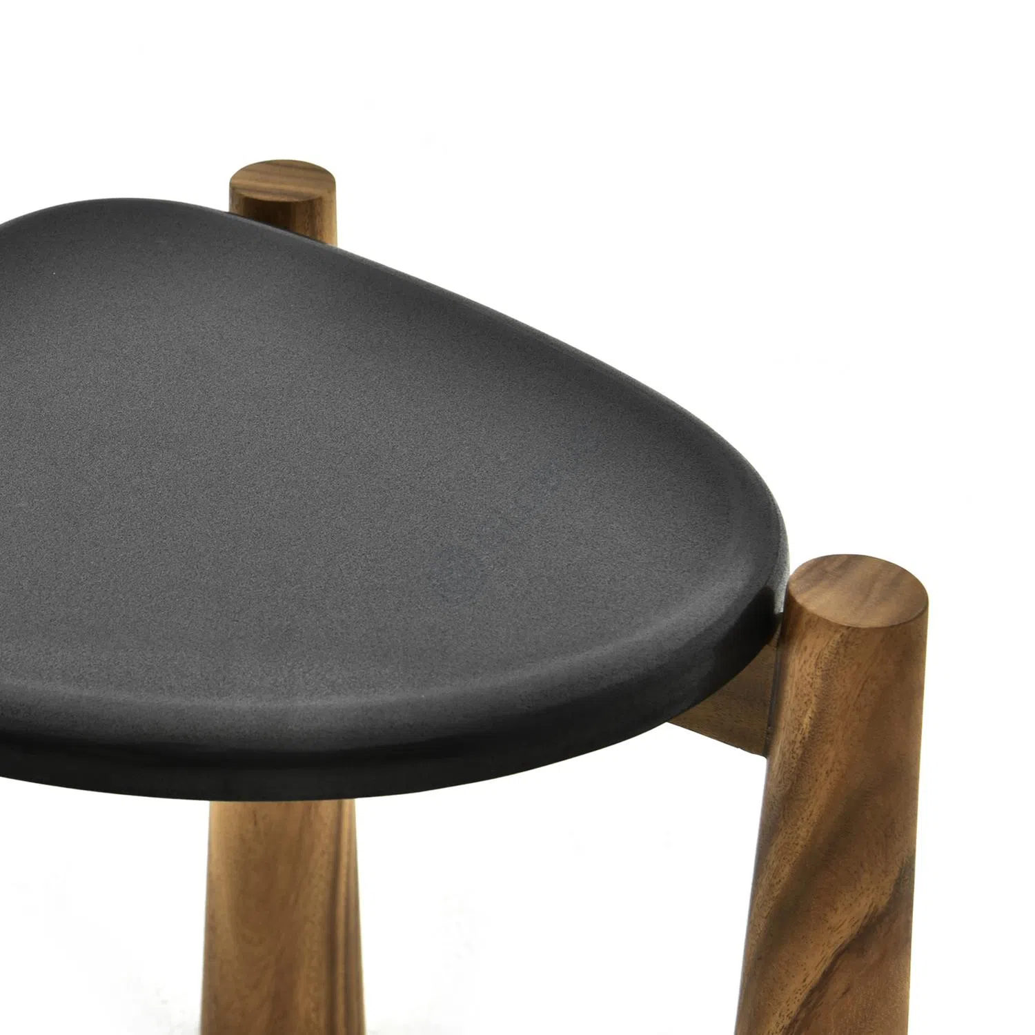 Угловой столик Gilerme