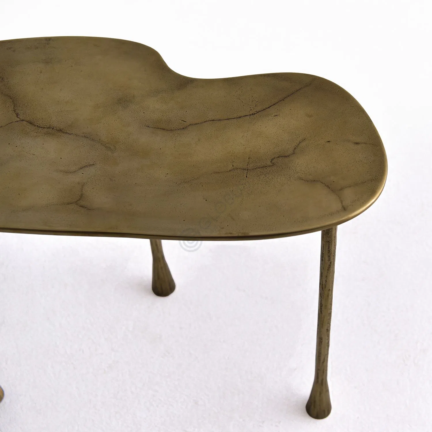 Угловой столик Townchus