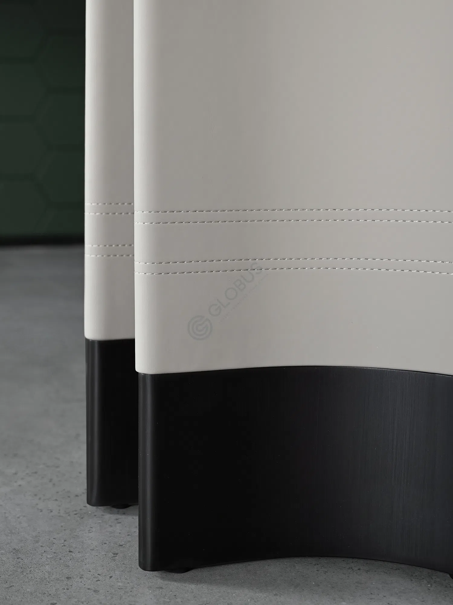 Обеденный стол HESSENTIA Adone