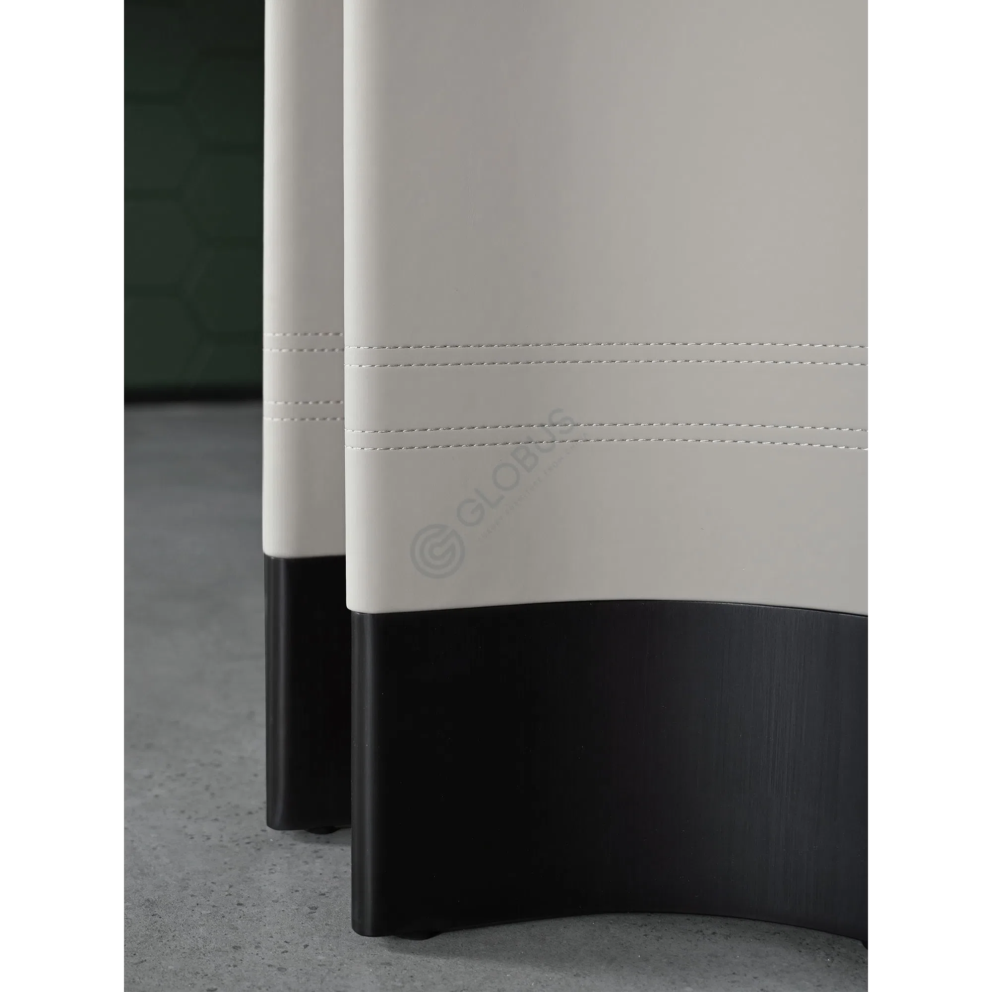 Обеденный стол HESSENTIA Adone