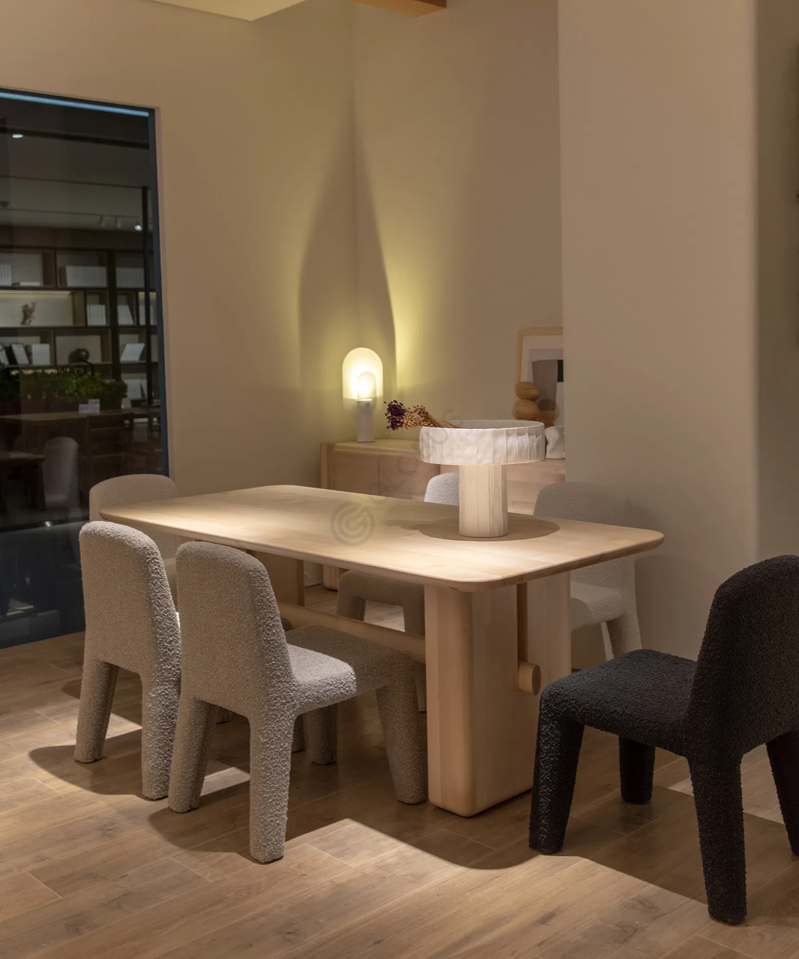 Обеденный стол Xelianne