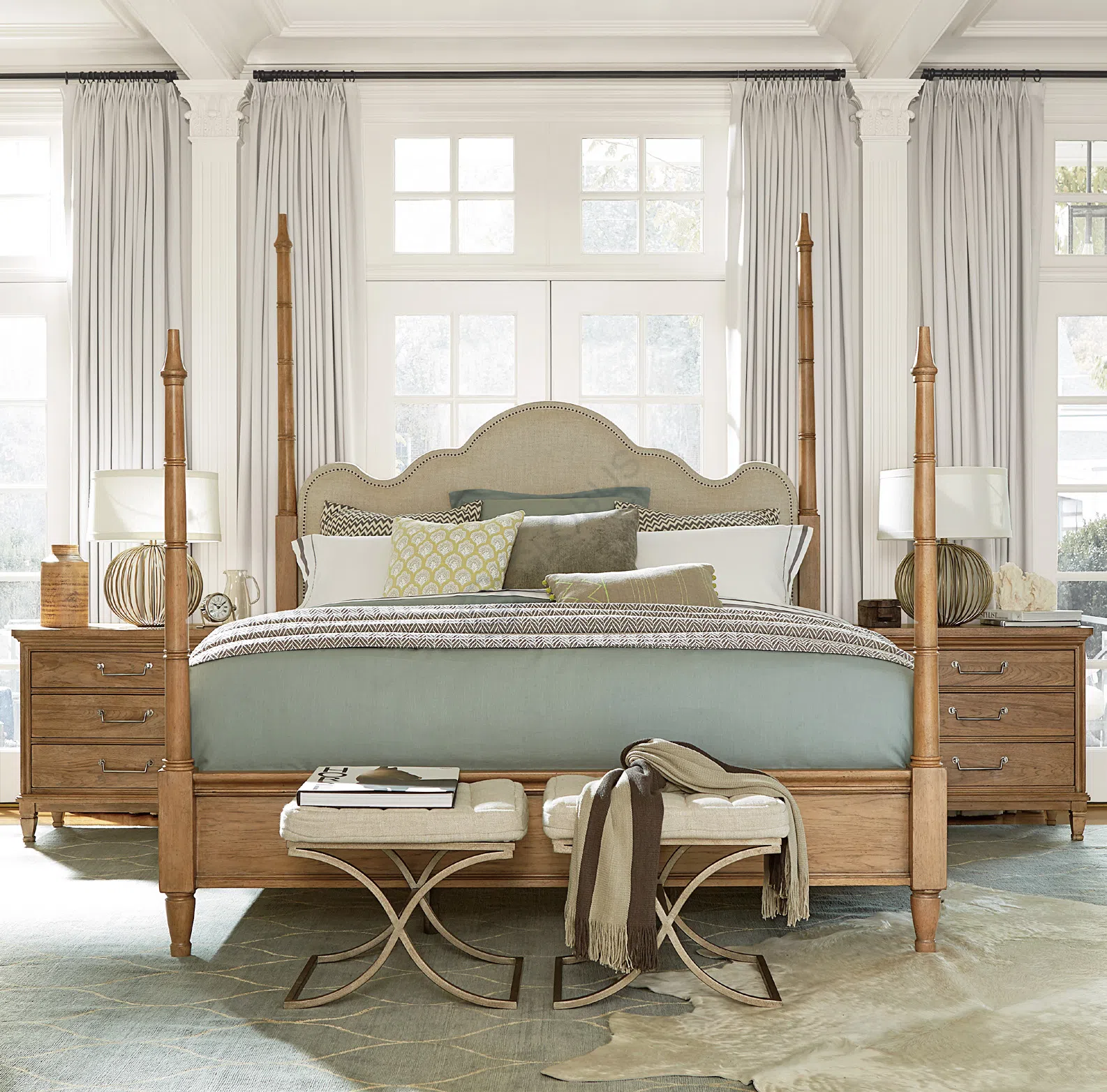 Кровать UNIVERSAL FURNITURE Moderne Muse