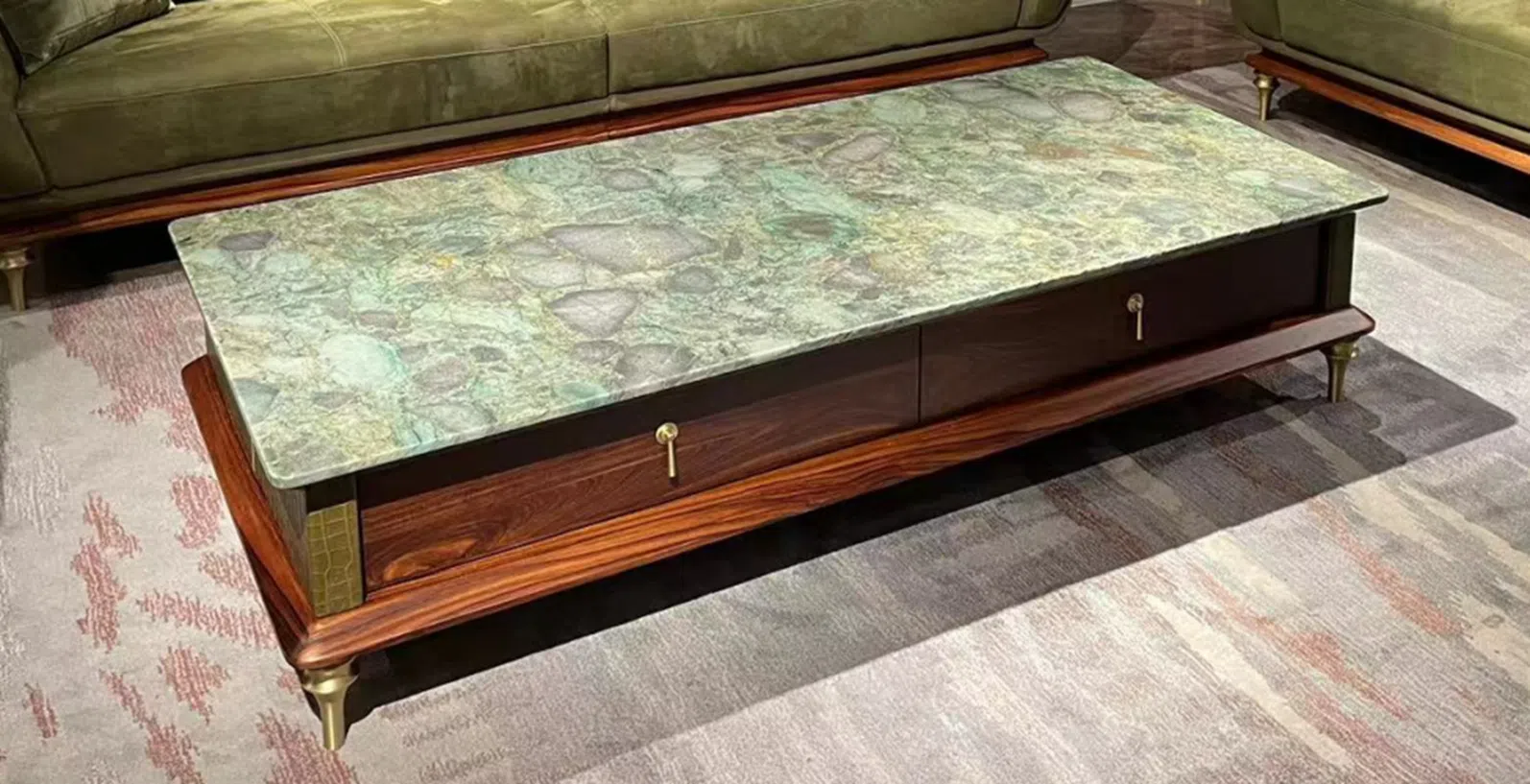 Журнальный столик Eileithyia