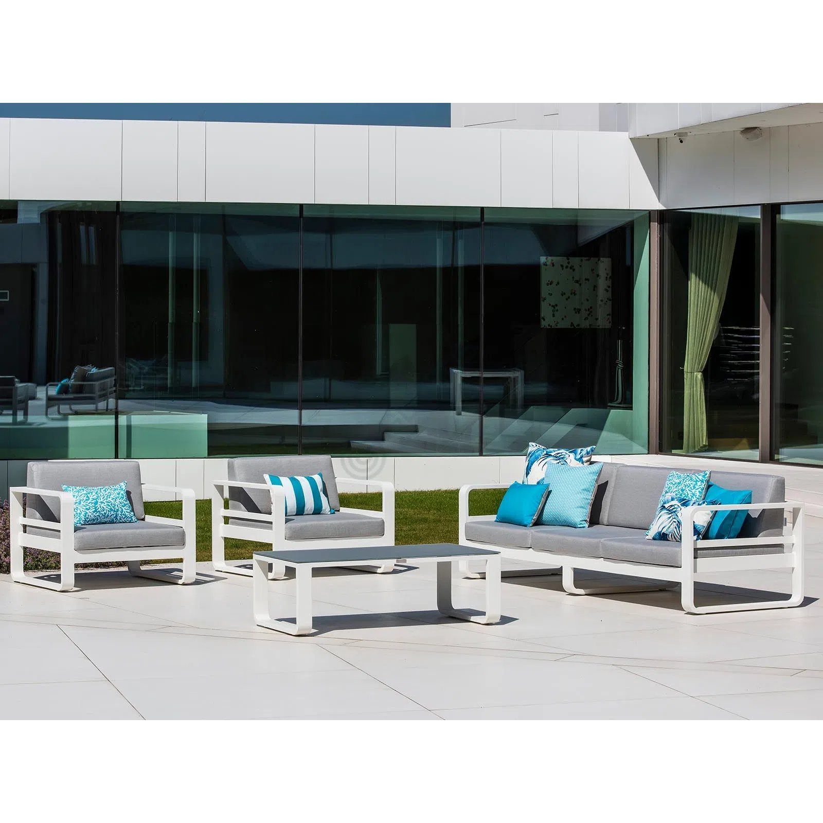 Уличный журнальный столик Nolana