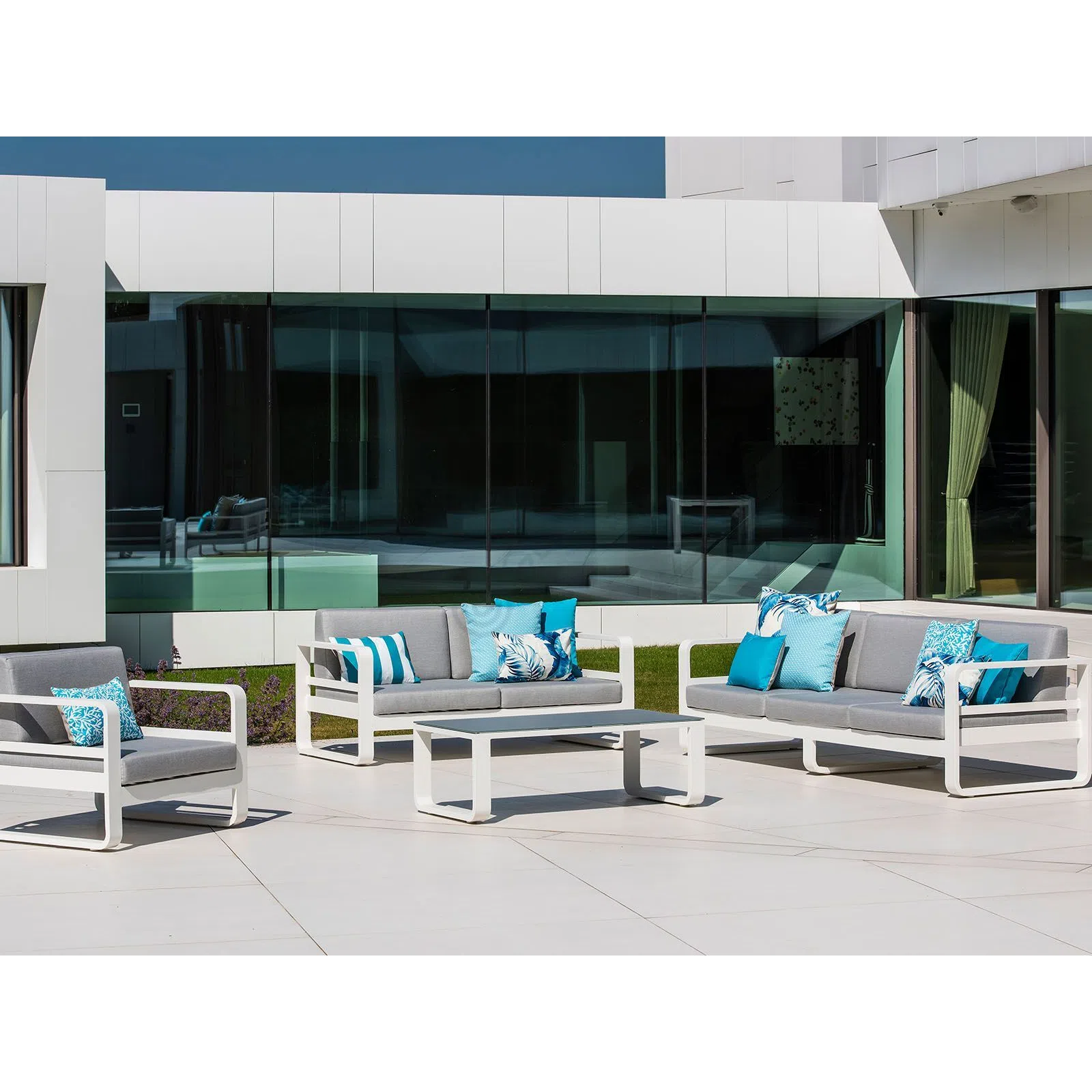 Уличный журнальный столик Nolana